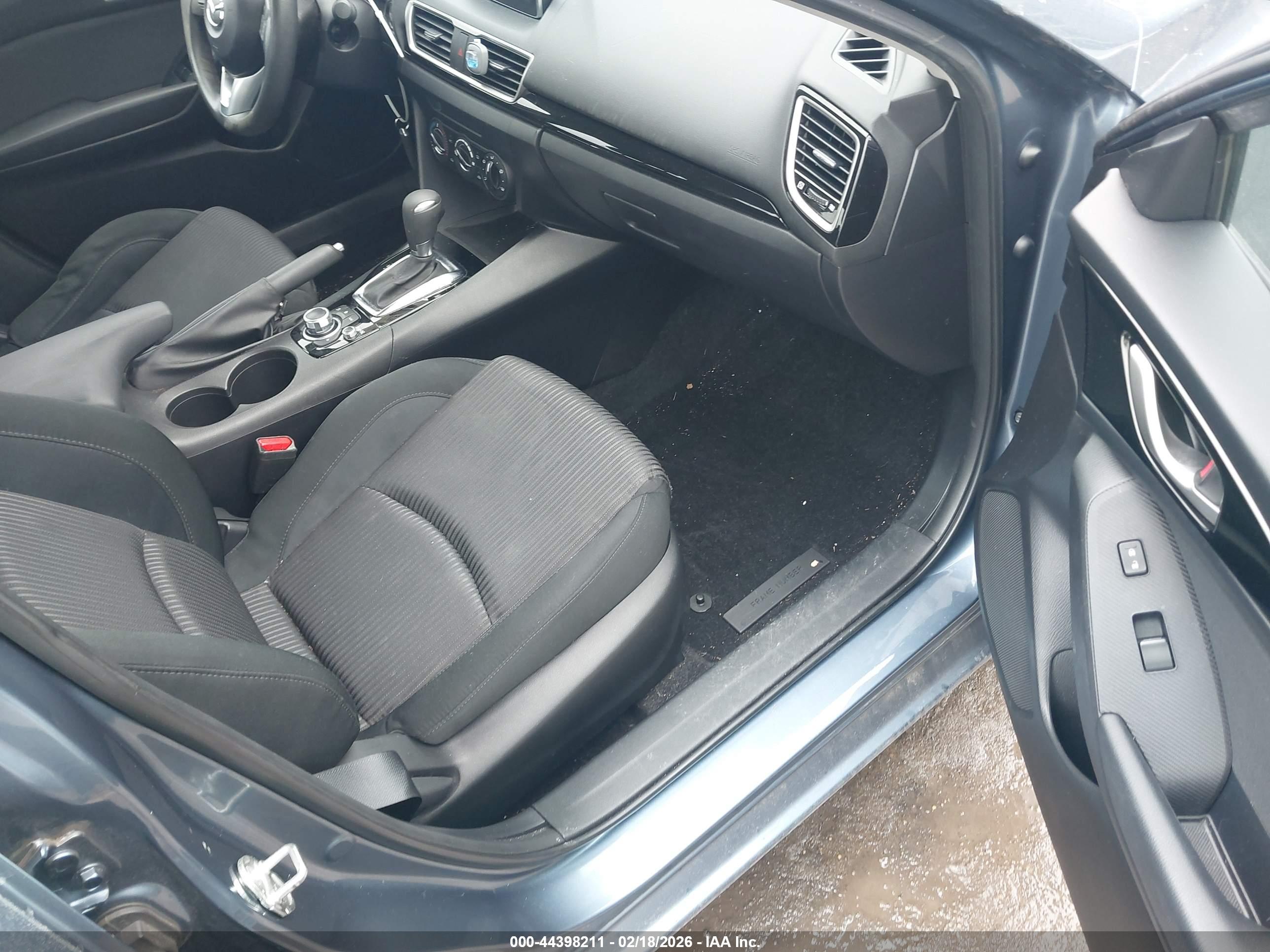 MAZDA MAZDA3 image 5