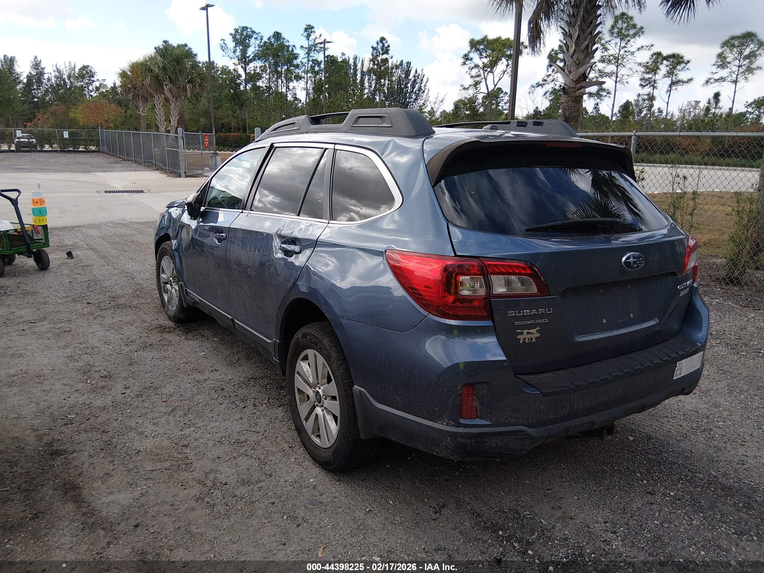 SUBARU OUTBACK image 3