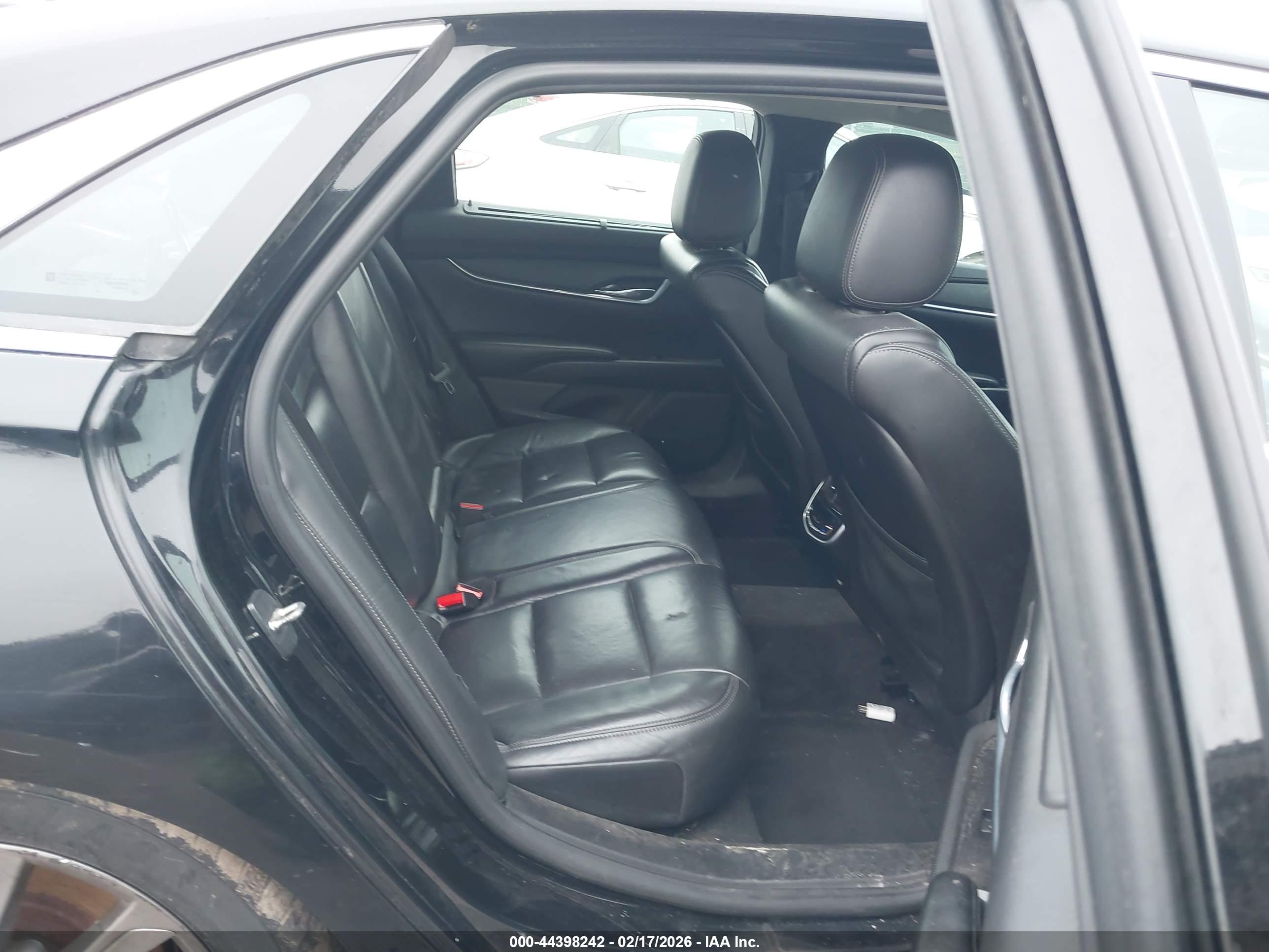 CADILLAC XTS image 8