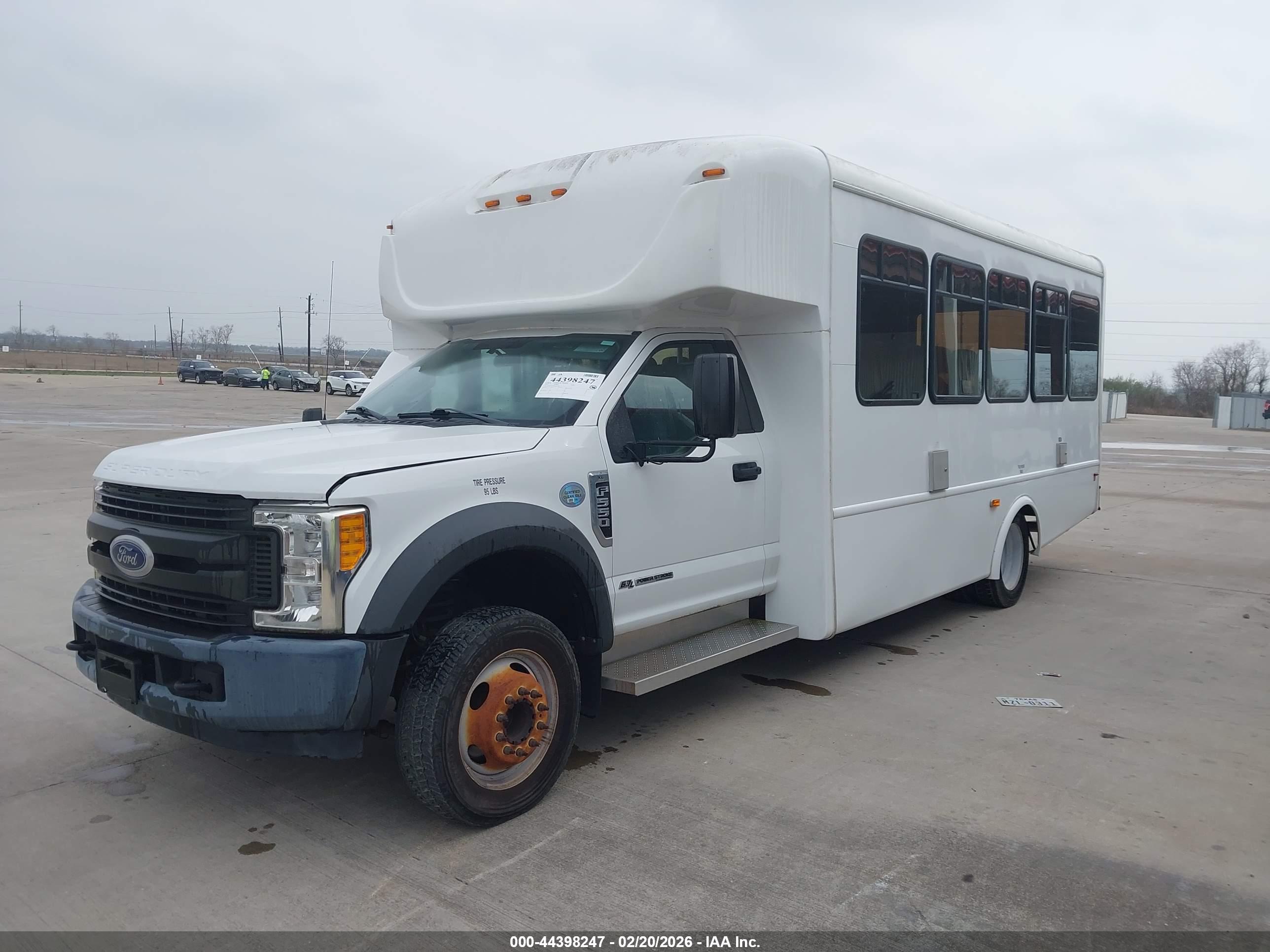 FORD F-550 image 2