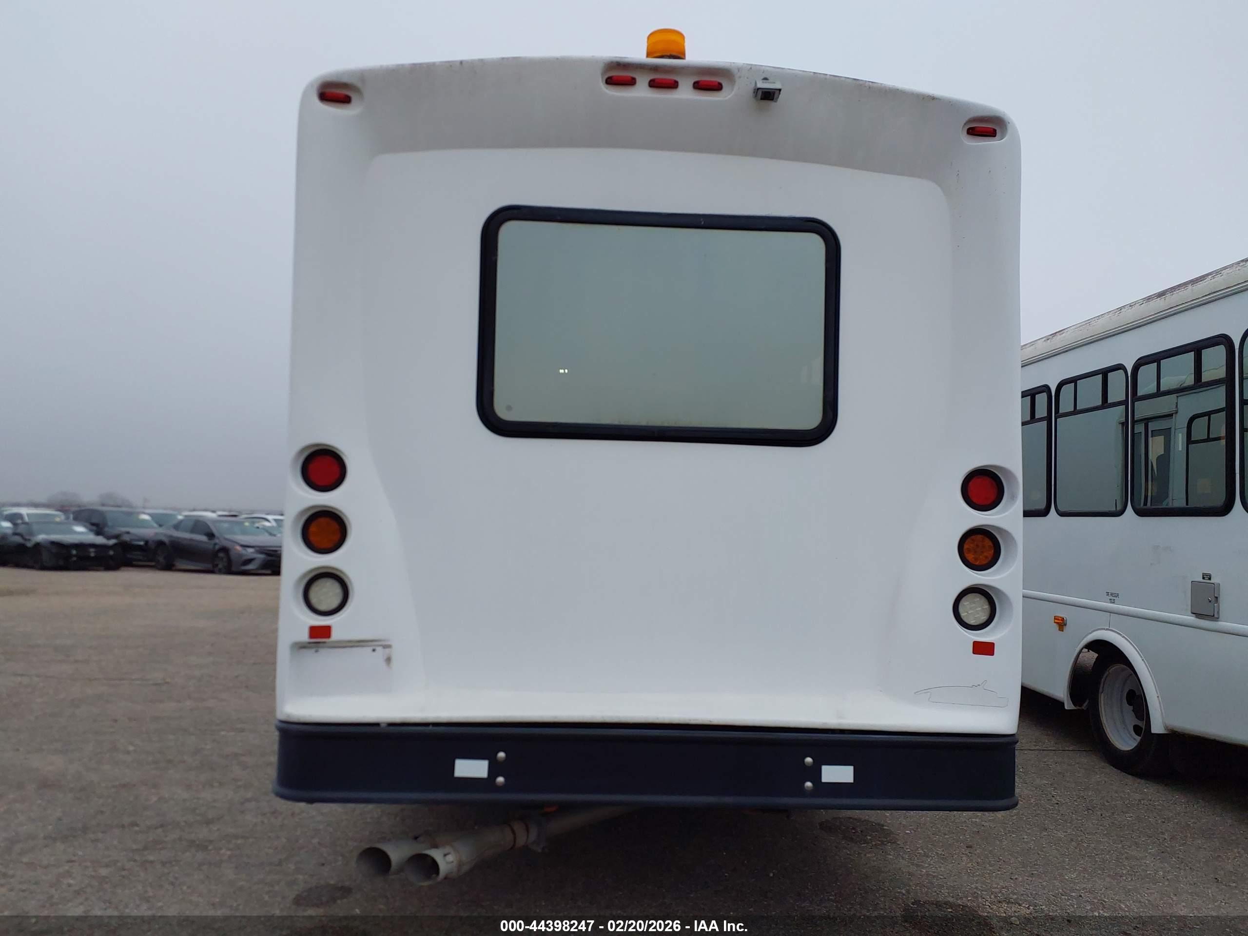 FORD F-550 image 6
