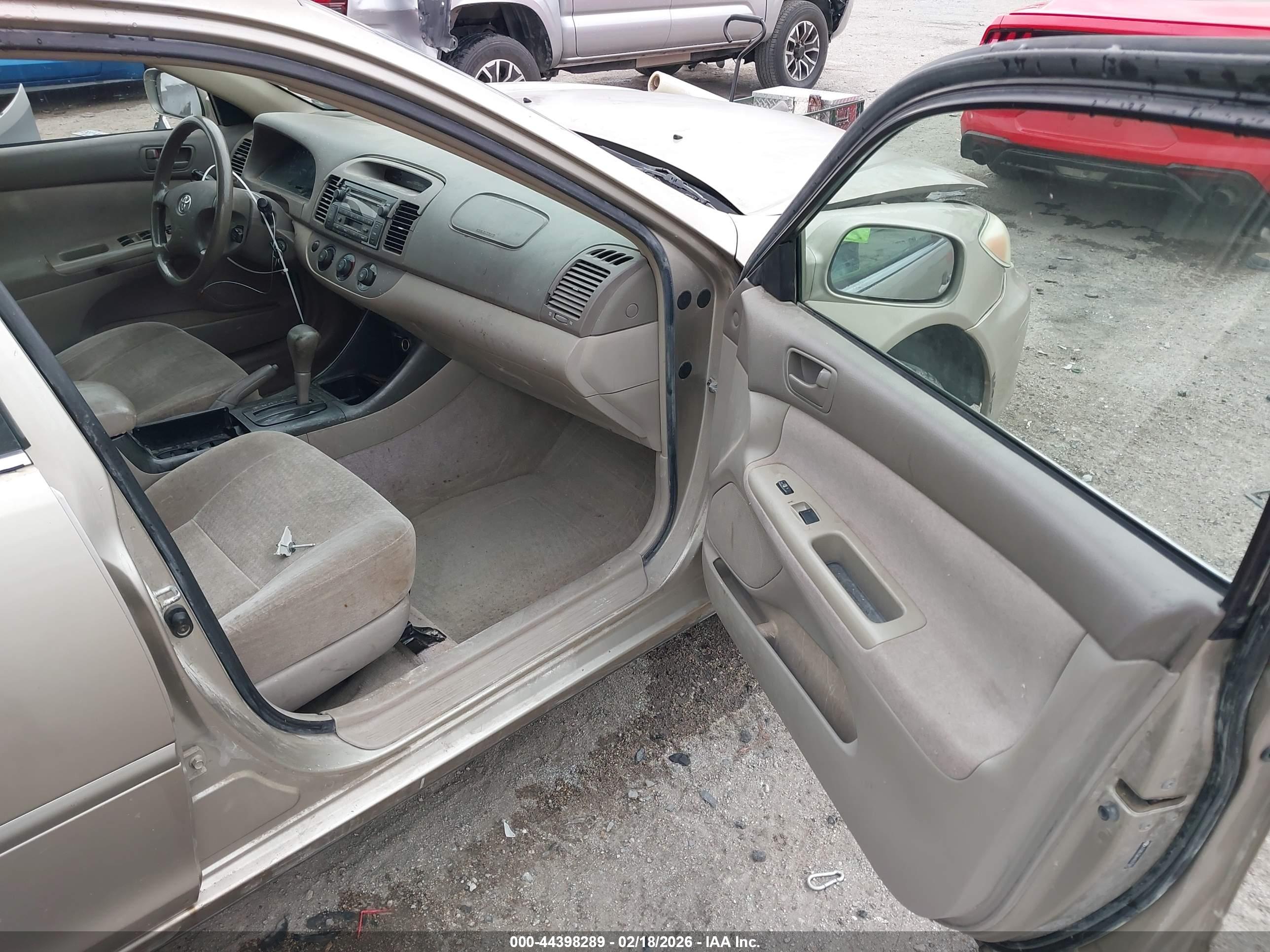 TOYOTA CAMRY image 5