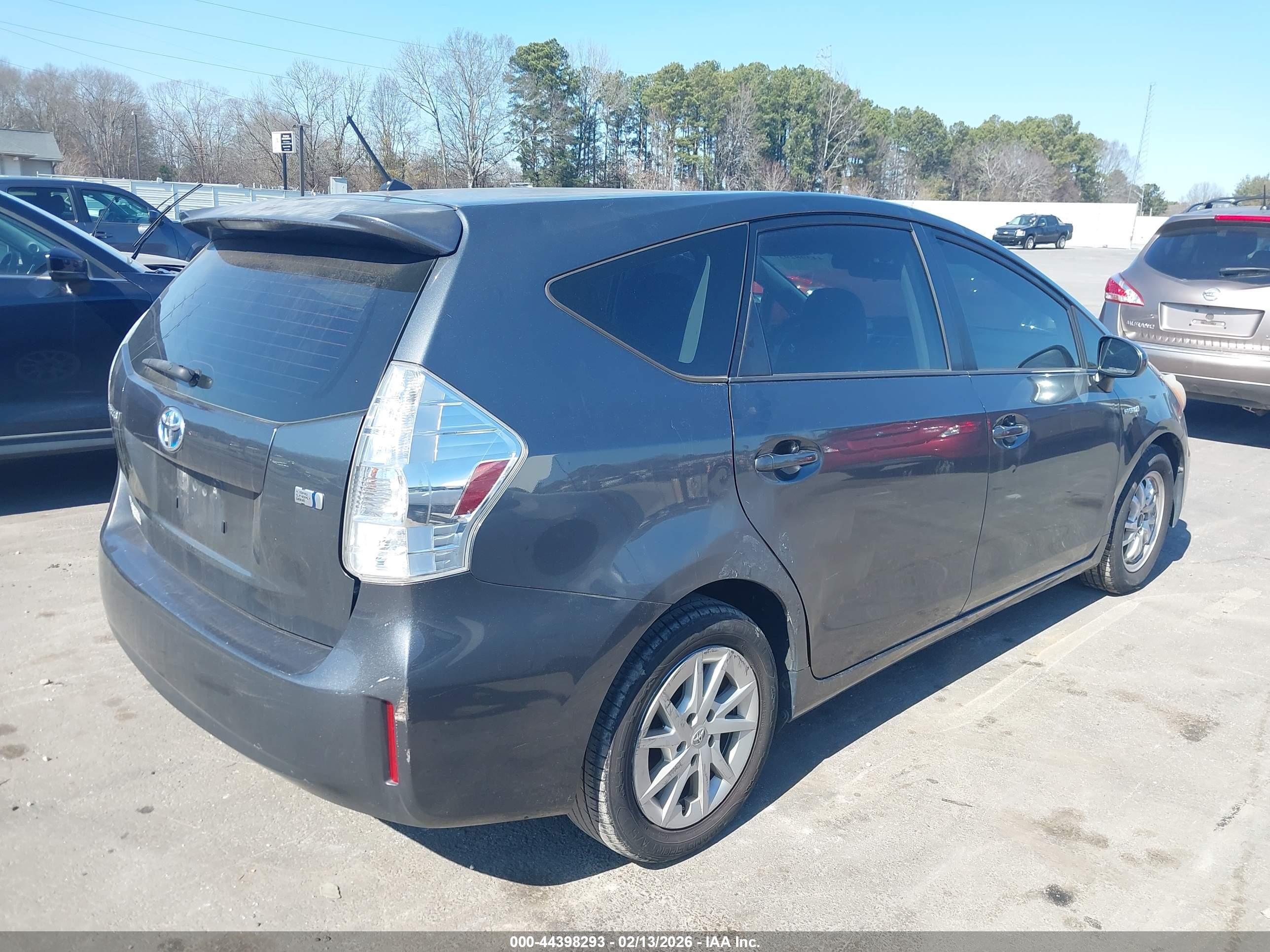 TOYOTA PRIUS image 4