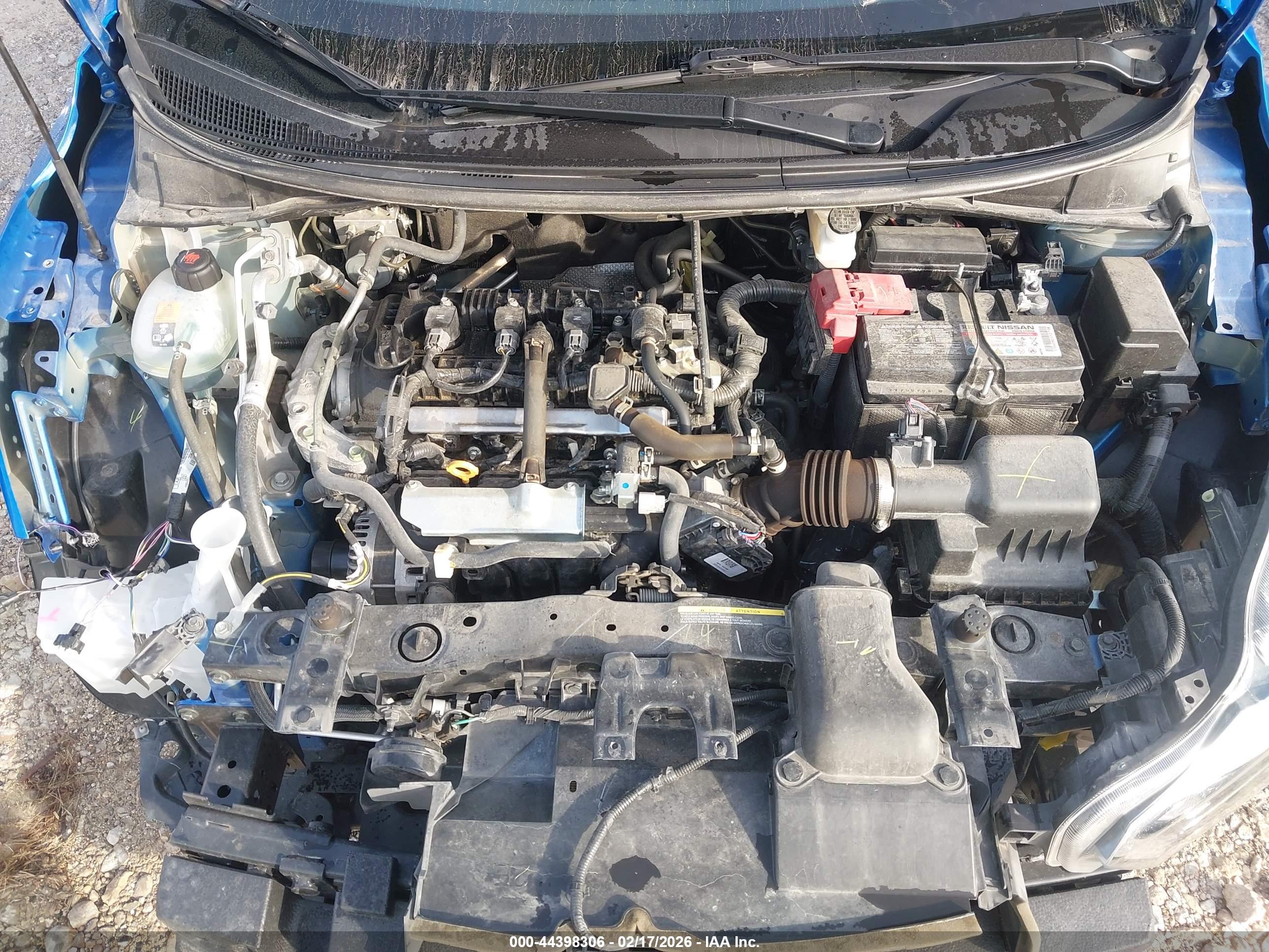 NISSAN VERSA image 10
