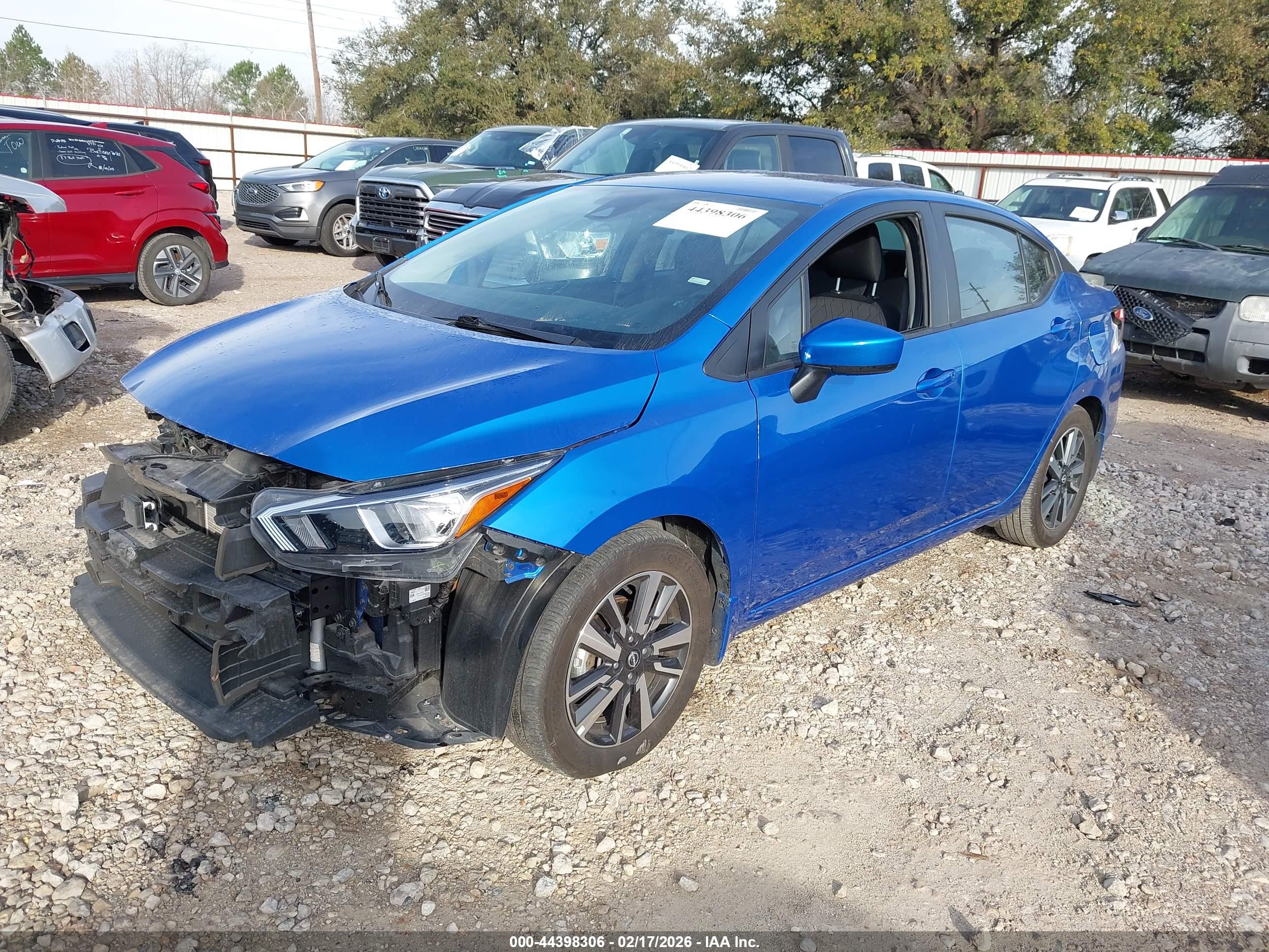 NISSAN VERSA image 2