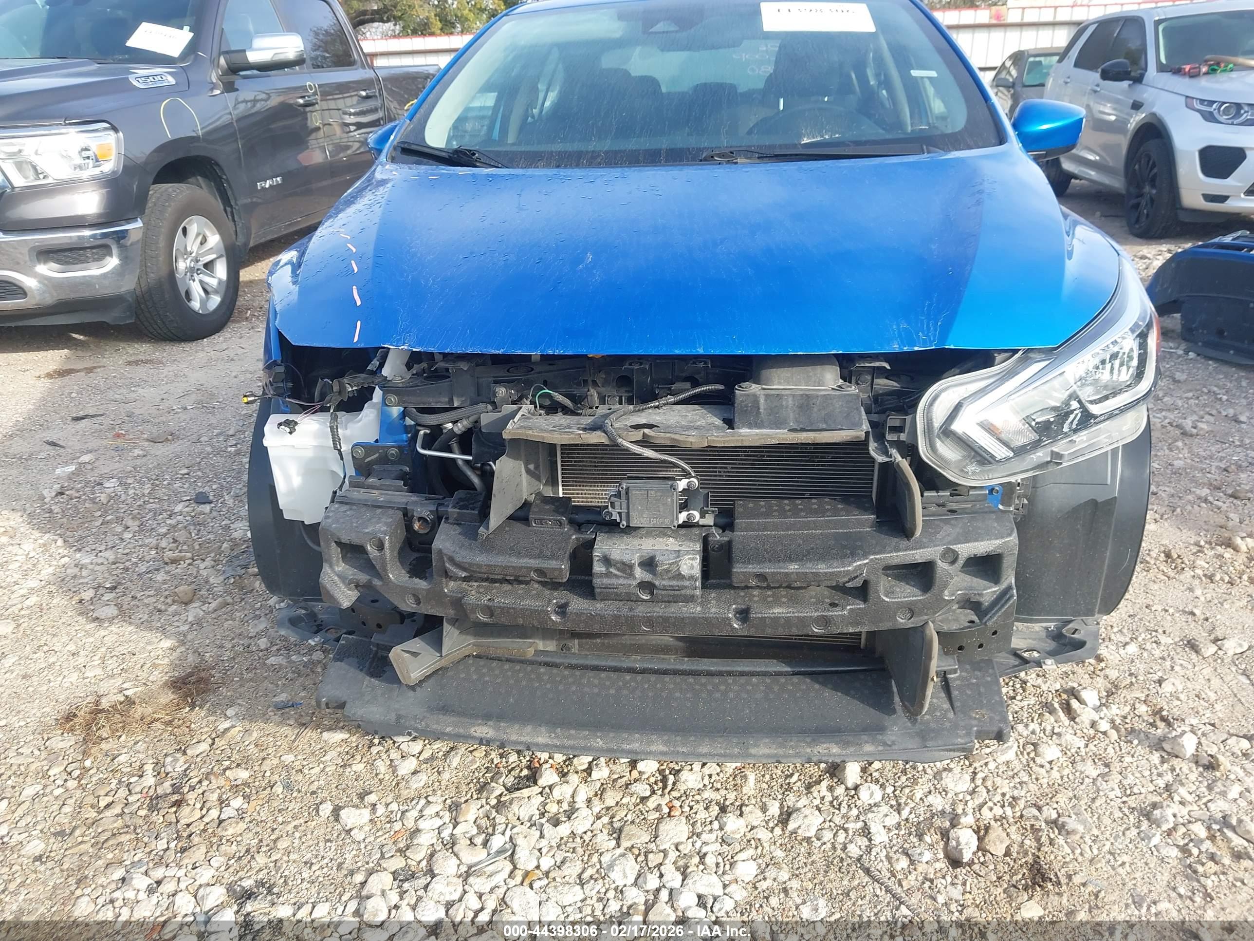 NISSAN VERSA image 6