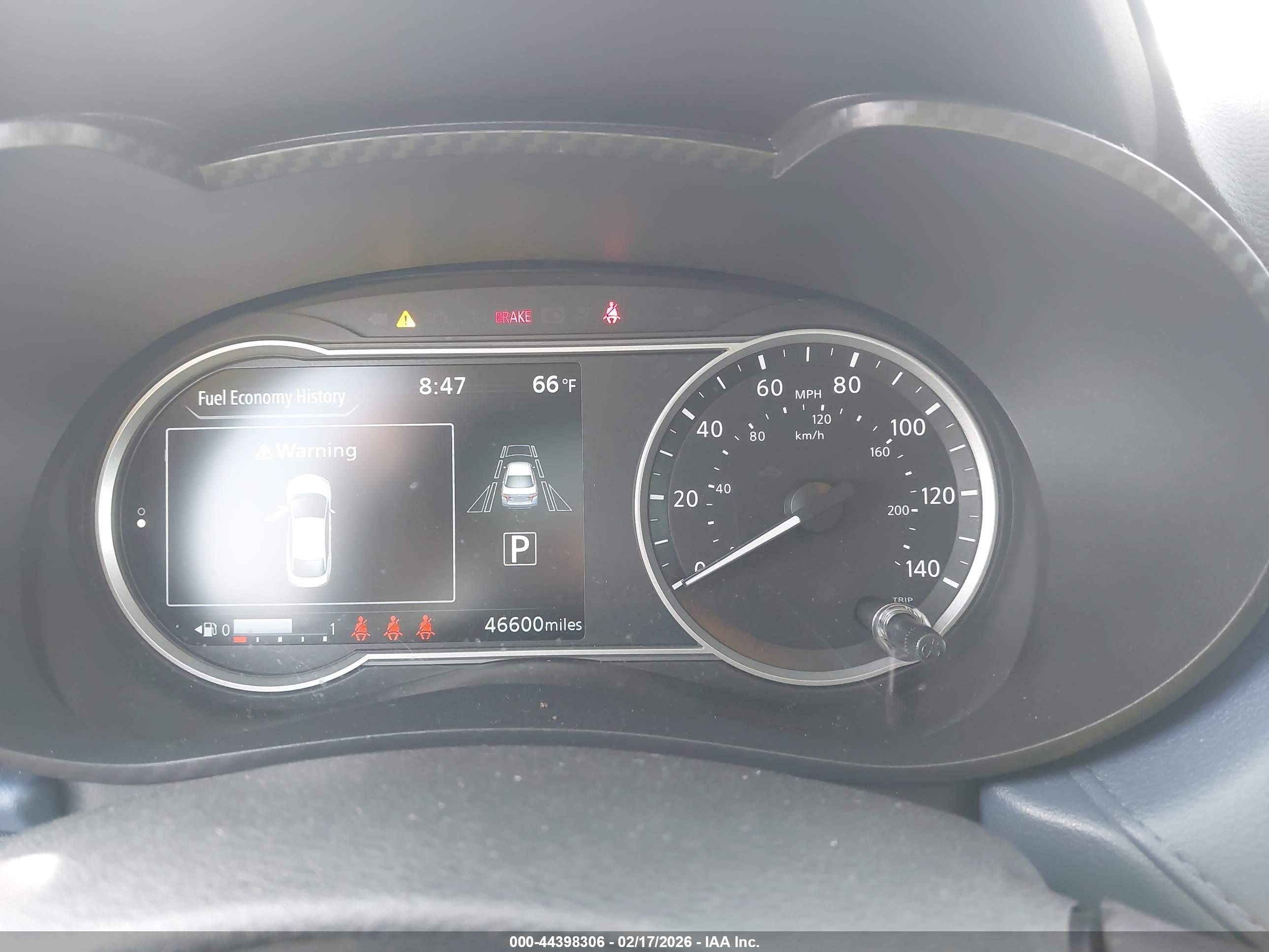 NISSAN VERSA image 7