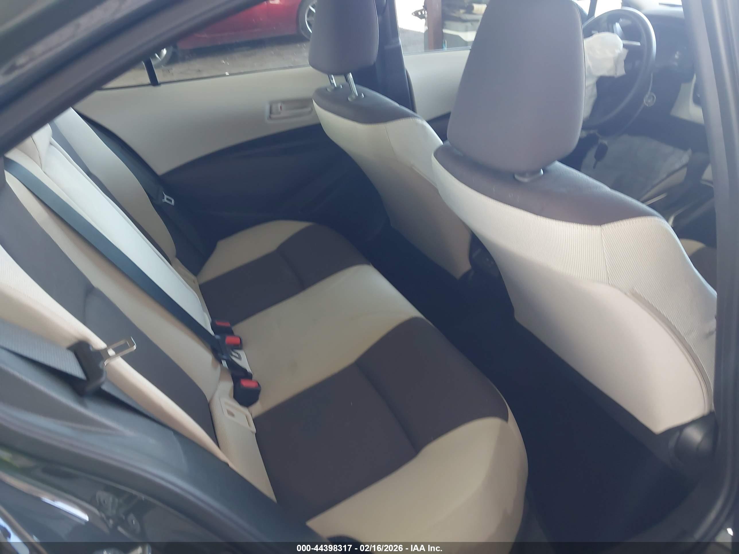 TOYOTA COROLLA image 8
