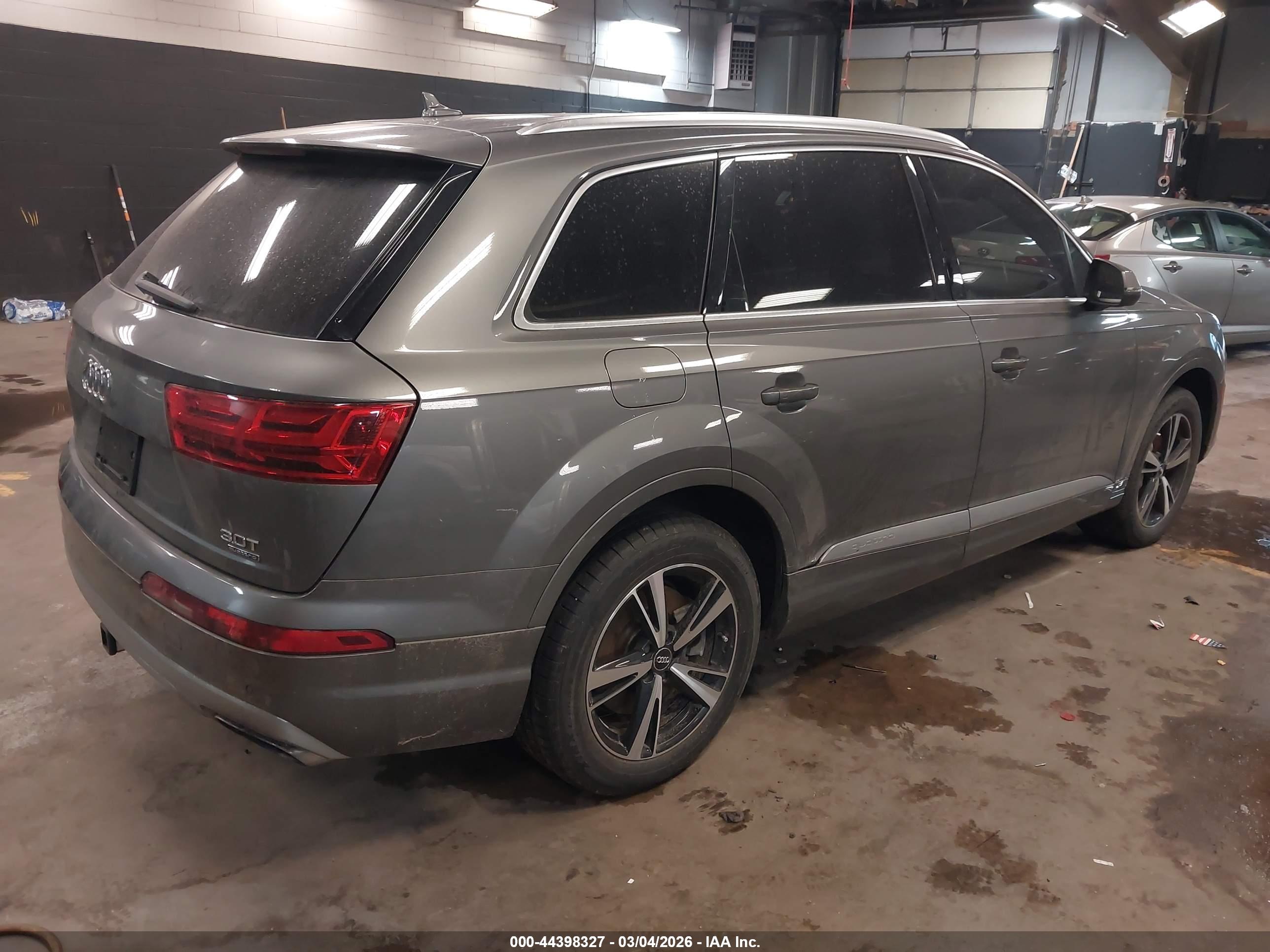 AUDI Q7 image 4
