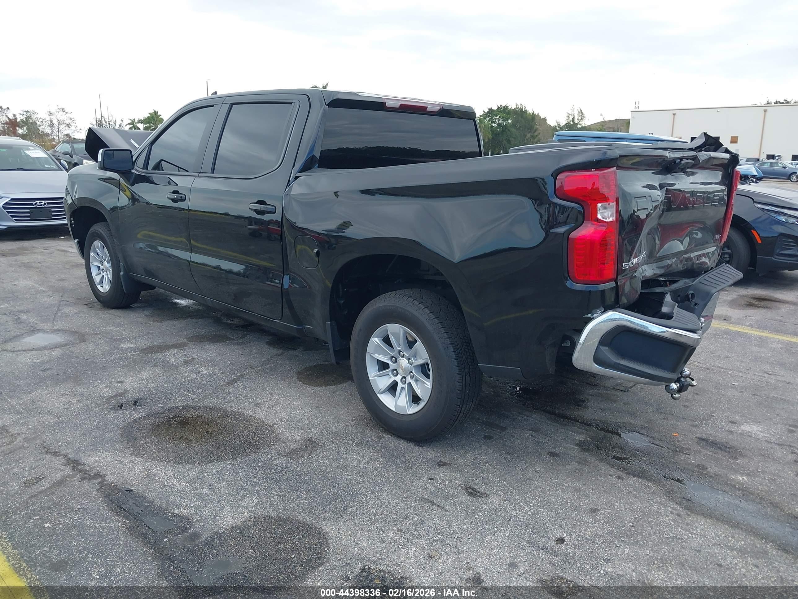 CHEVROLET SILVERADO image 3