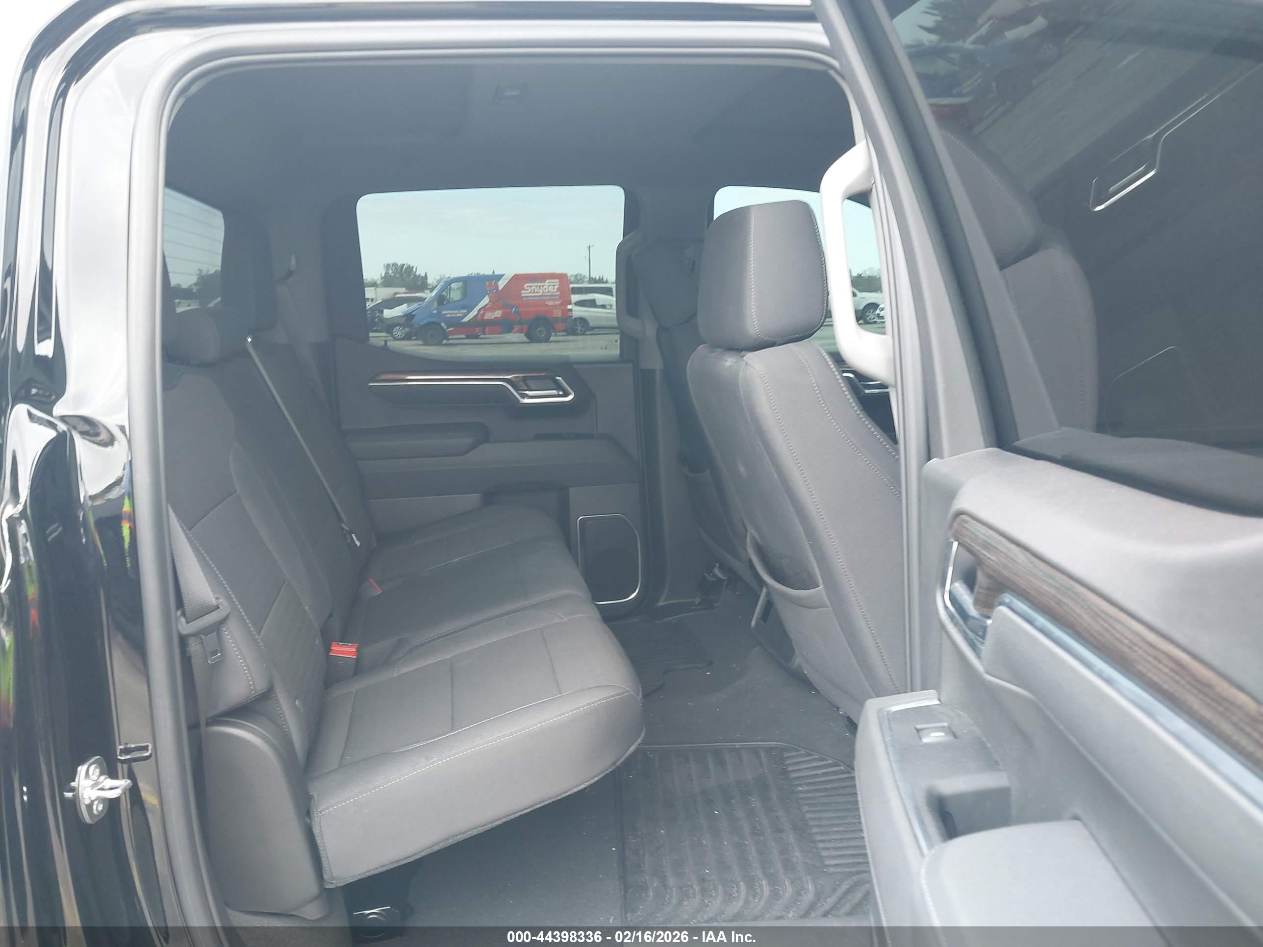 CHEVROLET SILVERADO image 8