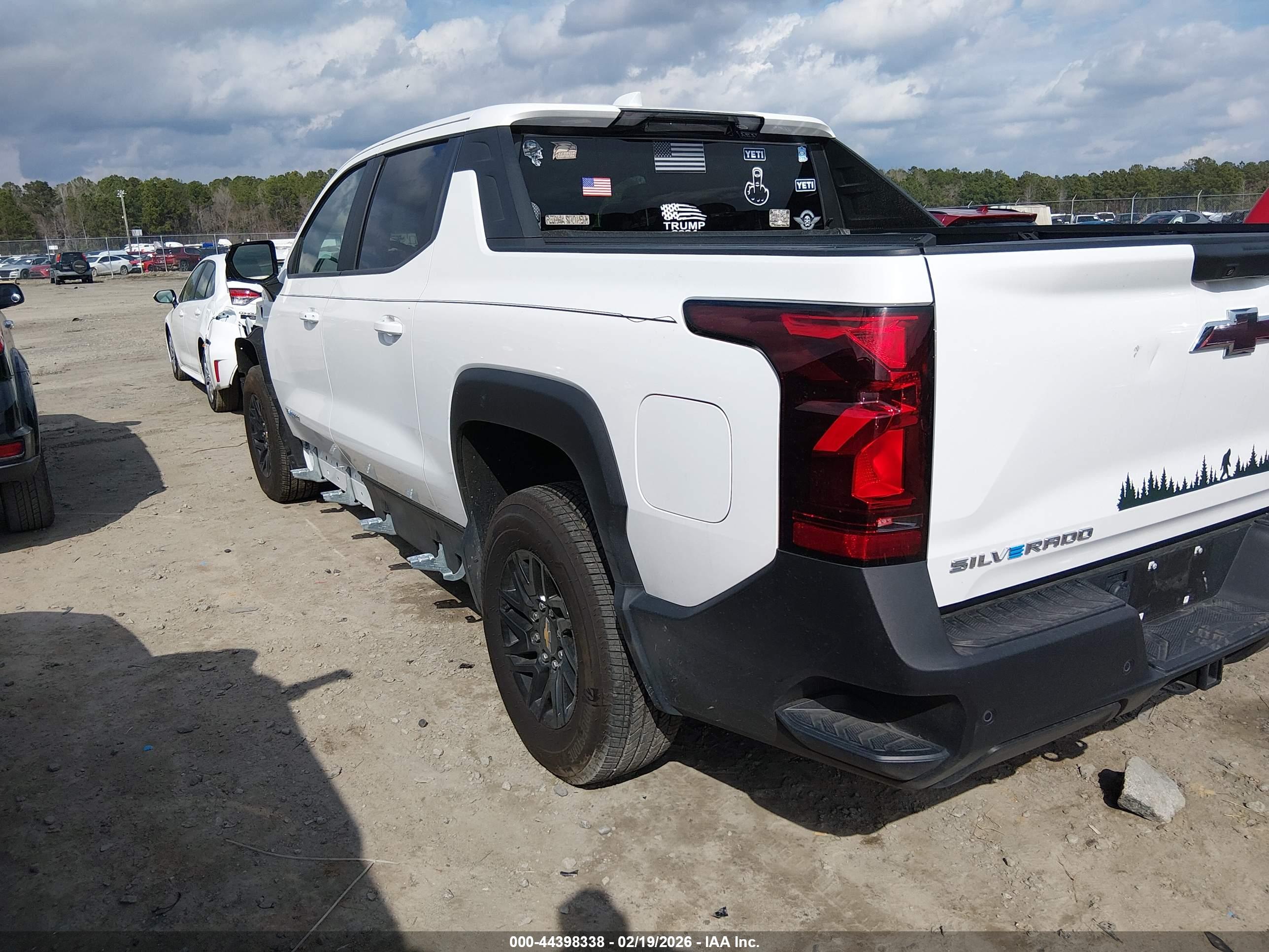 CHEVROLET SILVERADO image 3