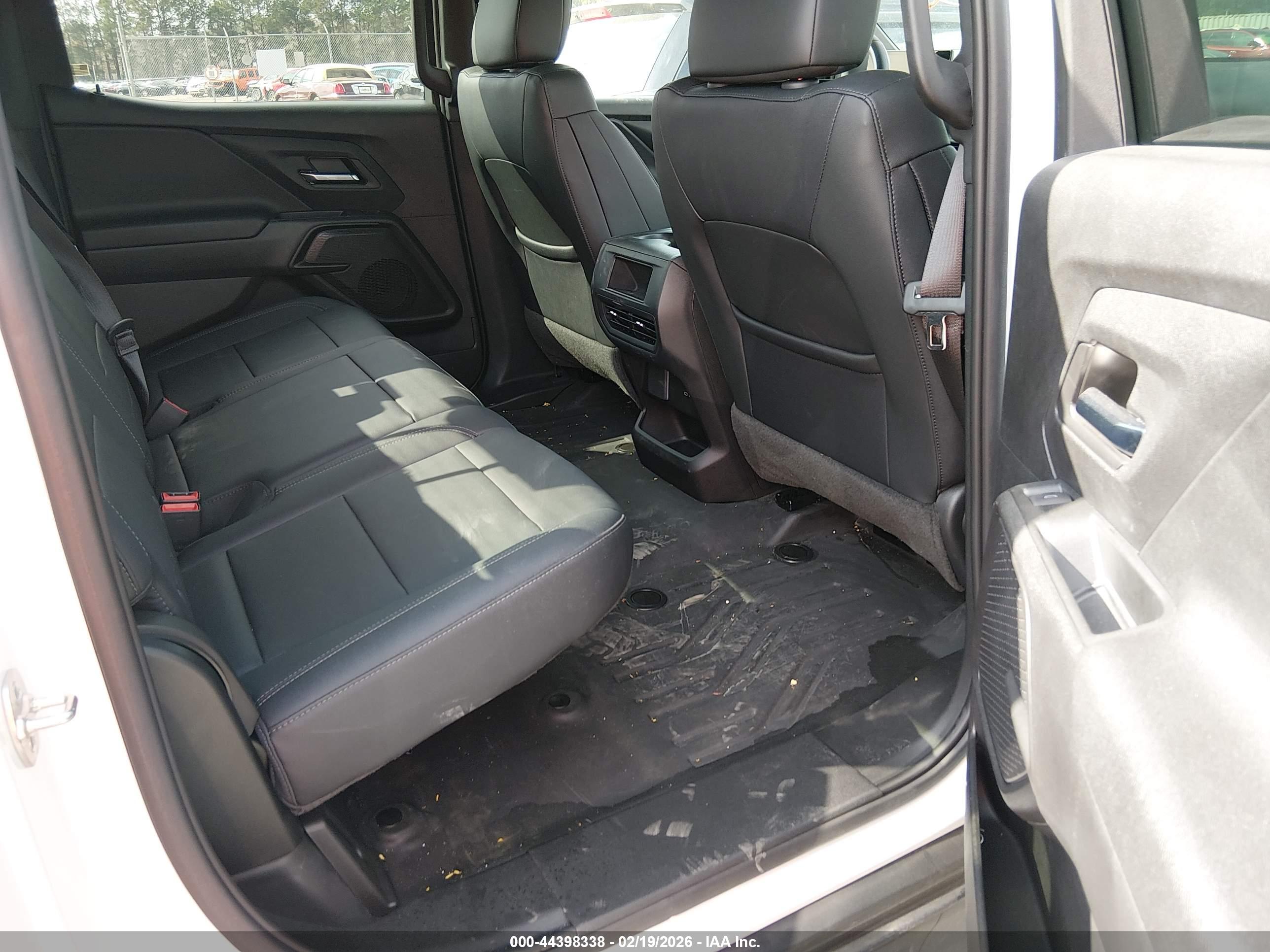 CHEVROLET SILVERADO image 8