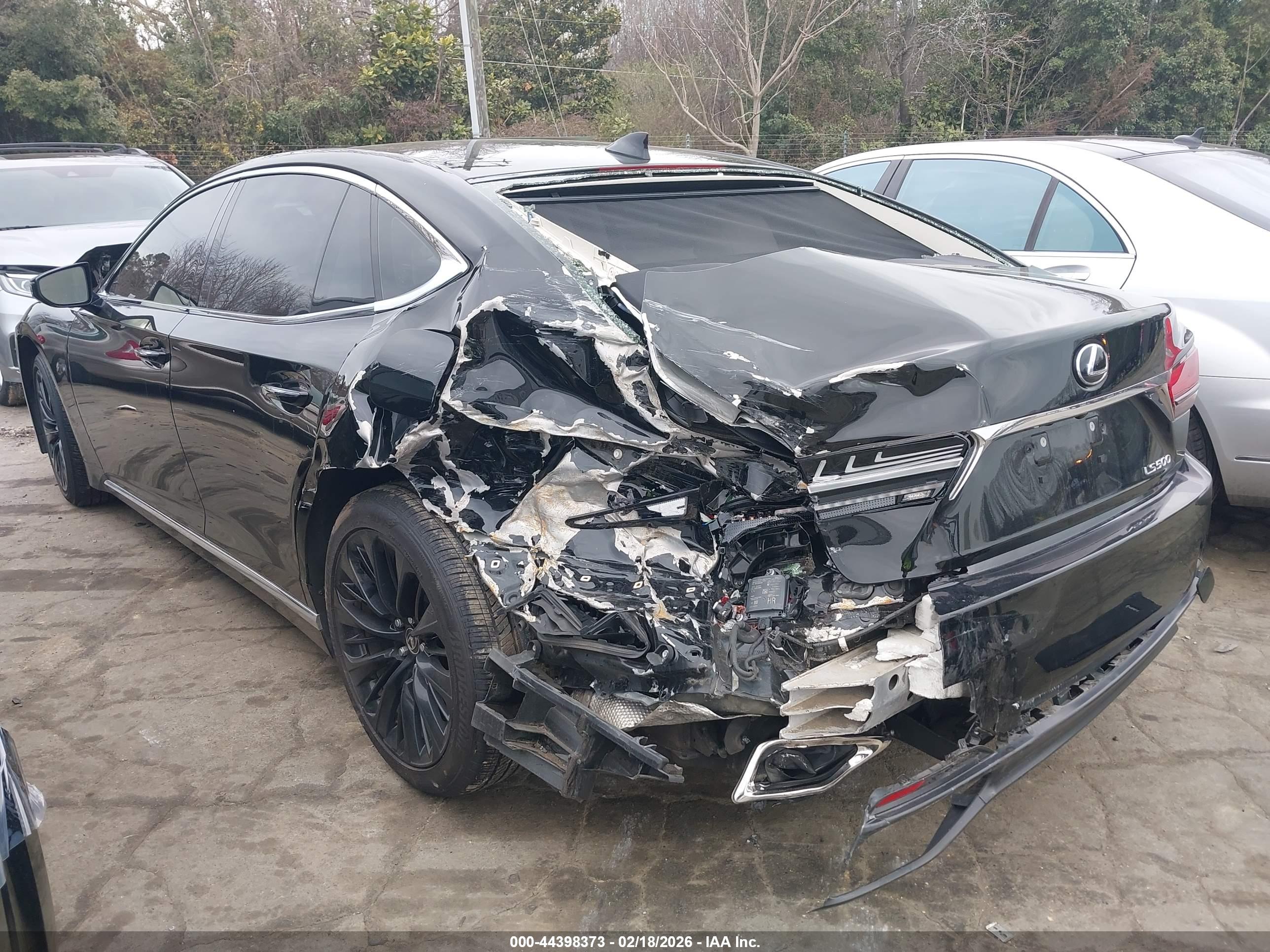 LEXUS LS image 3
