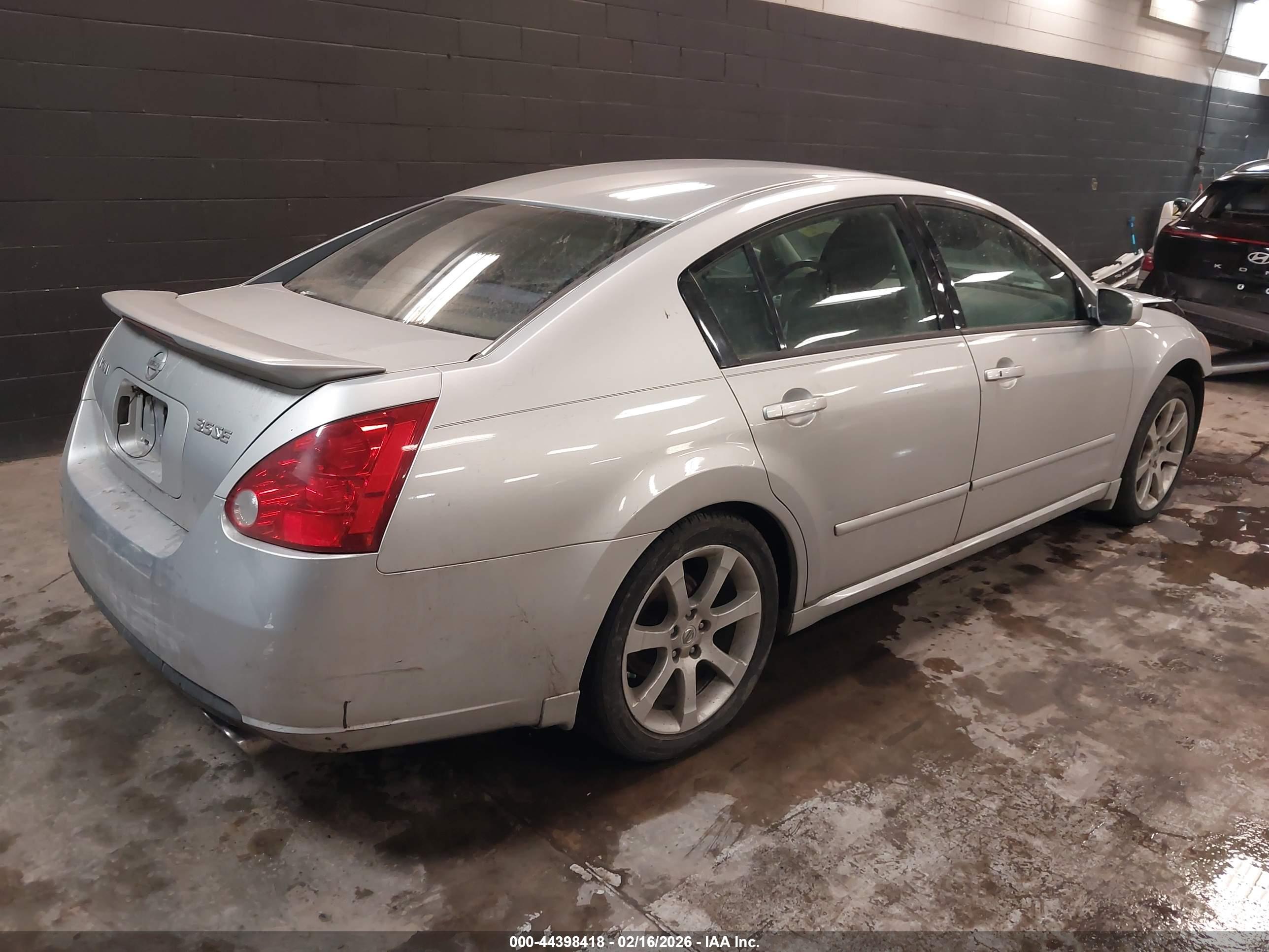 NISSAN MAXIMA image 4