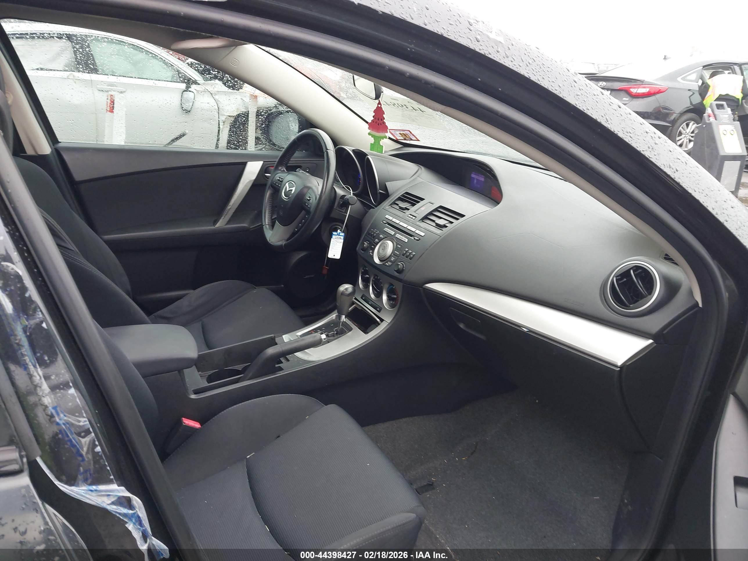 MAZDA MAZDA3 image 5
