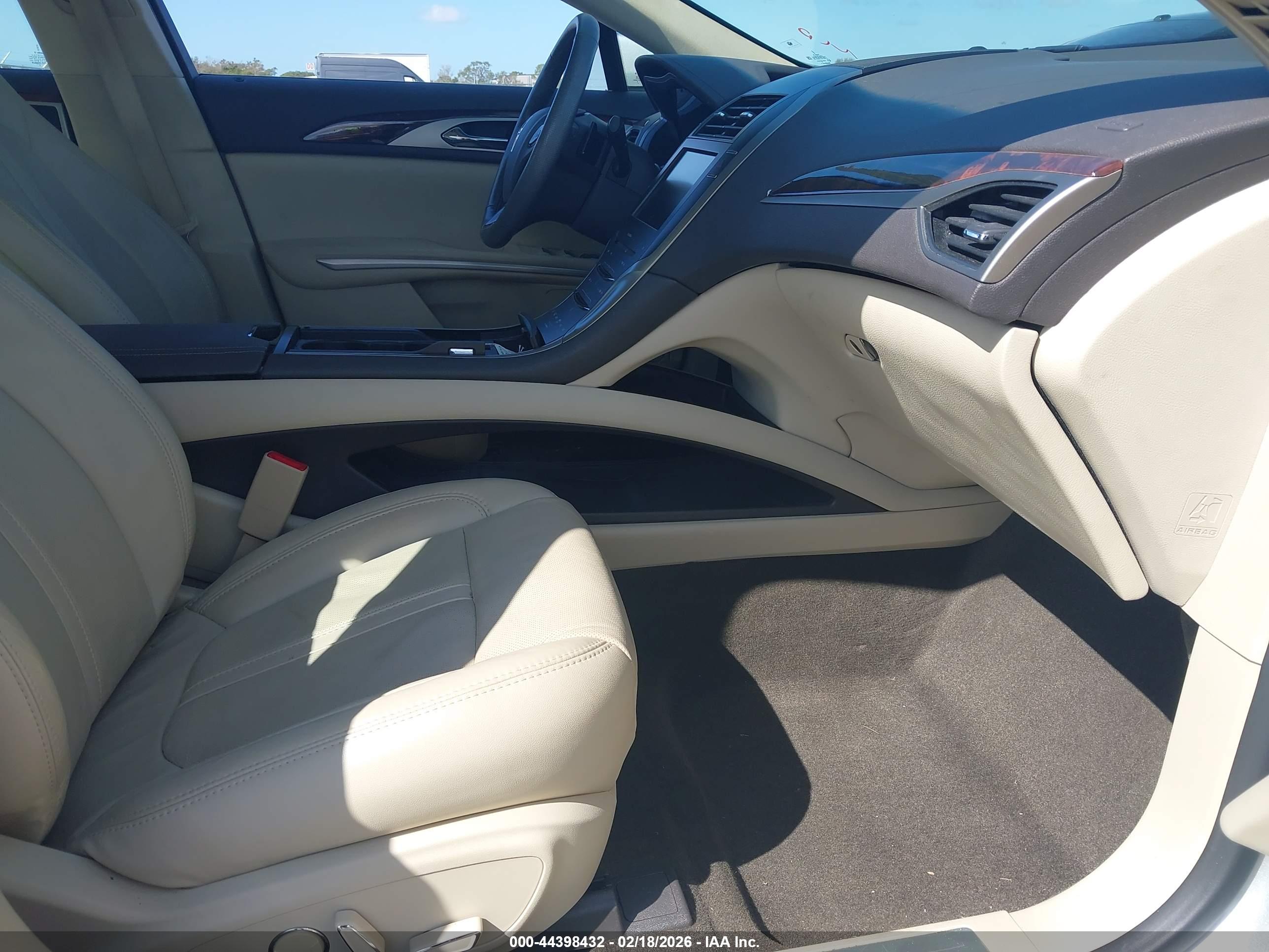 LINCOLN MKZ image 5
