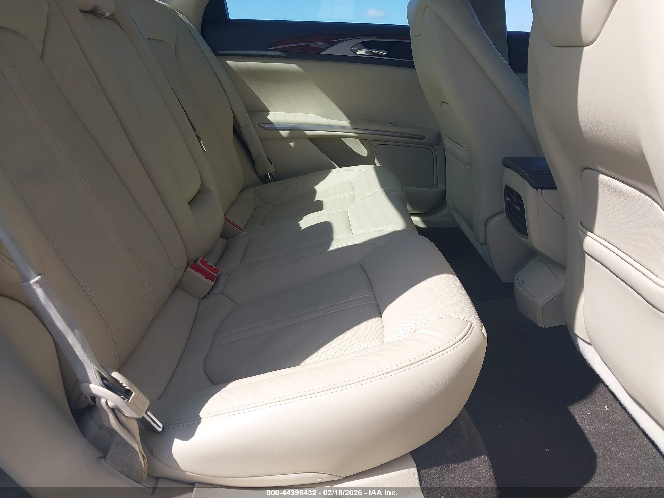LINCOLN MKZ image 8