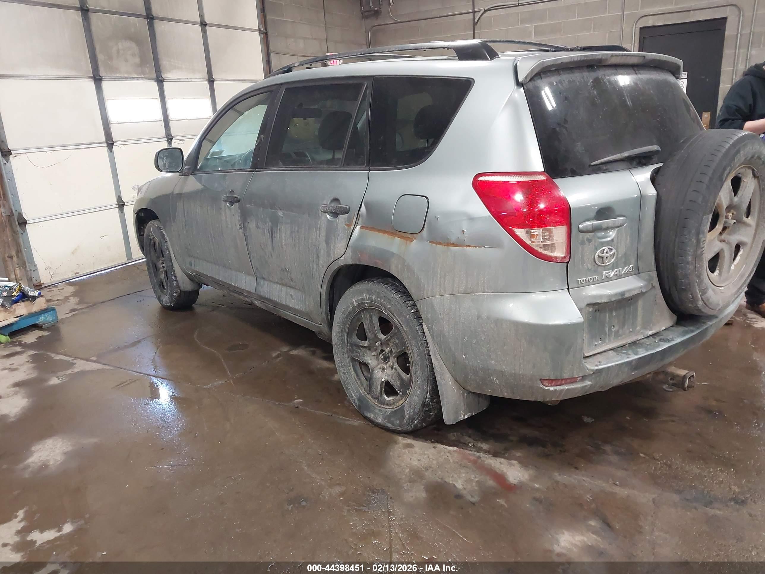 TOYOTA RAV4 image 3