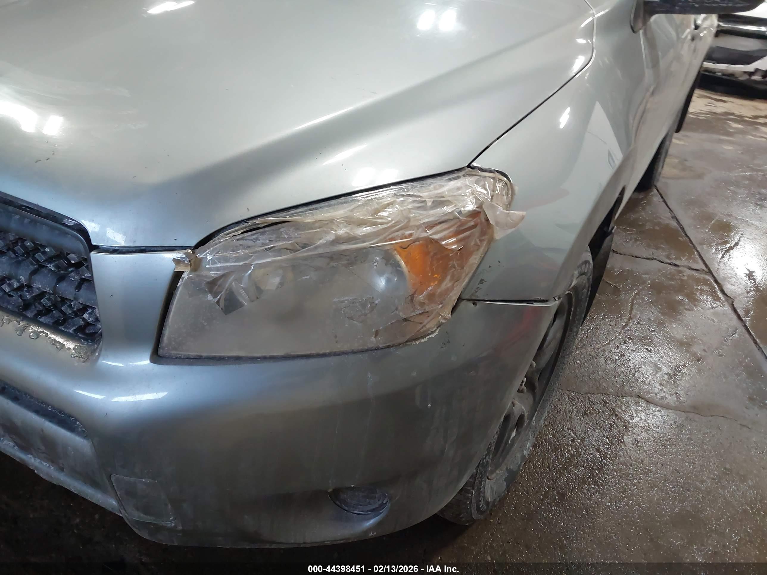 TOYOTA RAV4 image 6