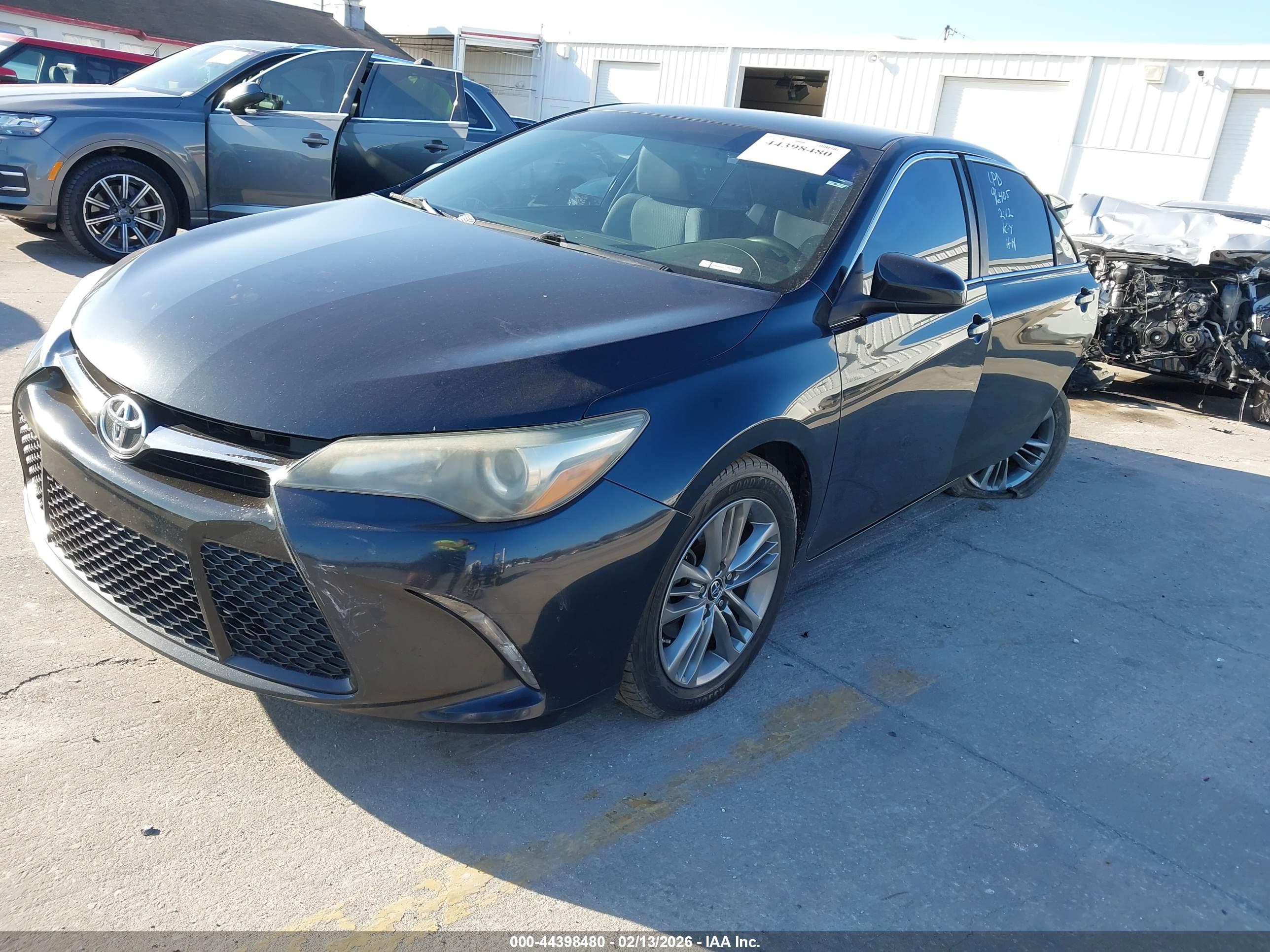 TOYOTA CAMRY image 2