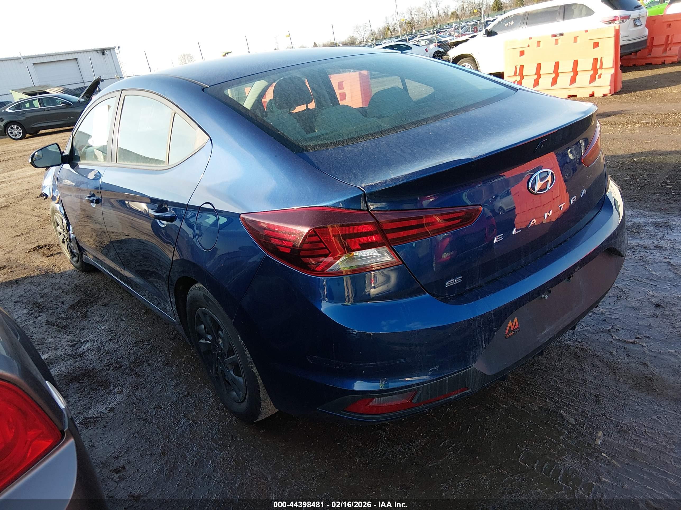 HYUNDAI ELANTRA image 3