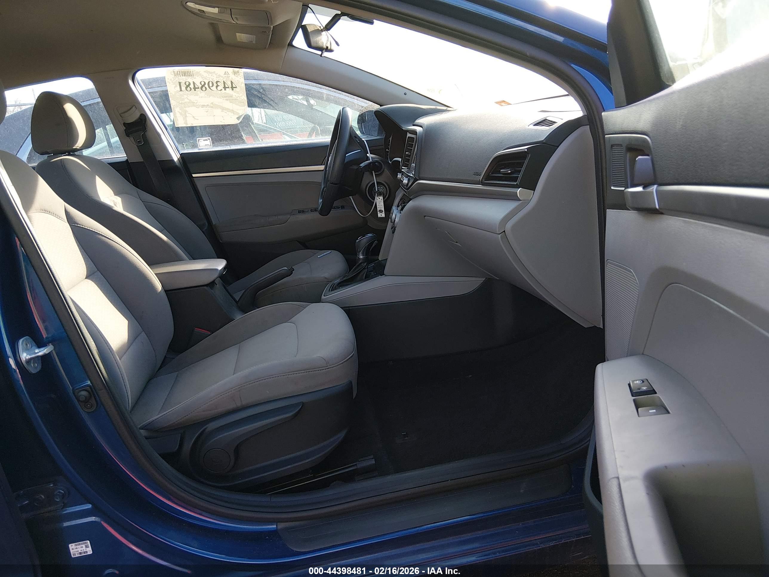 HYUNDAI ELANTRA image 5
