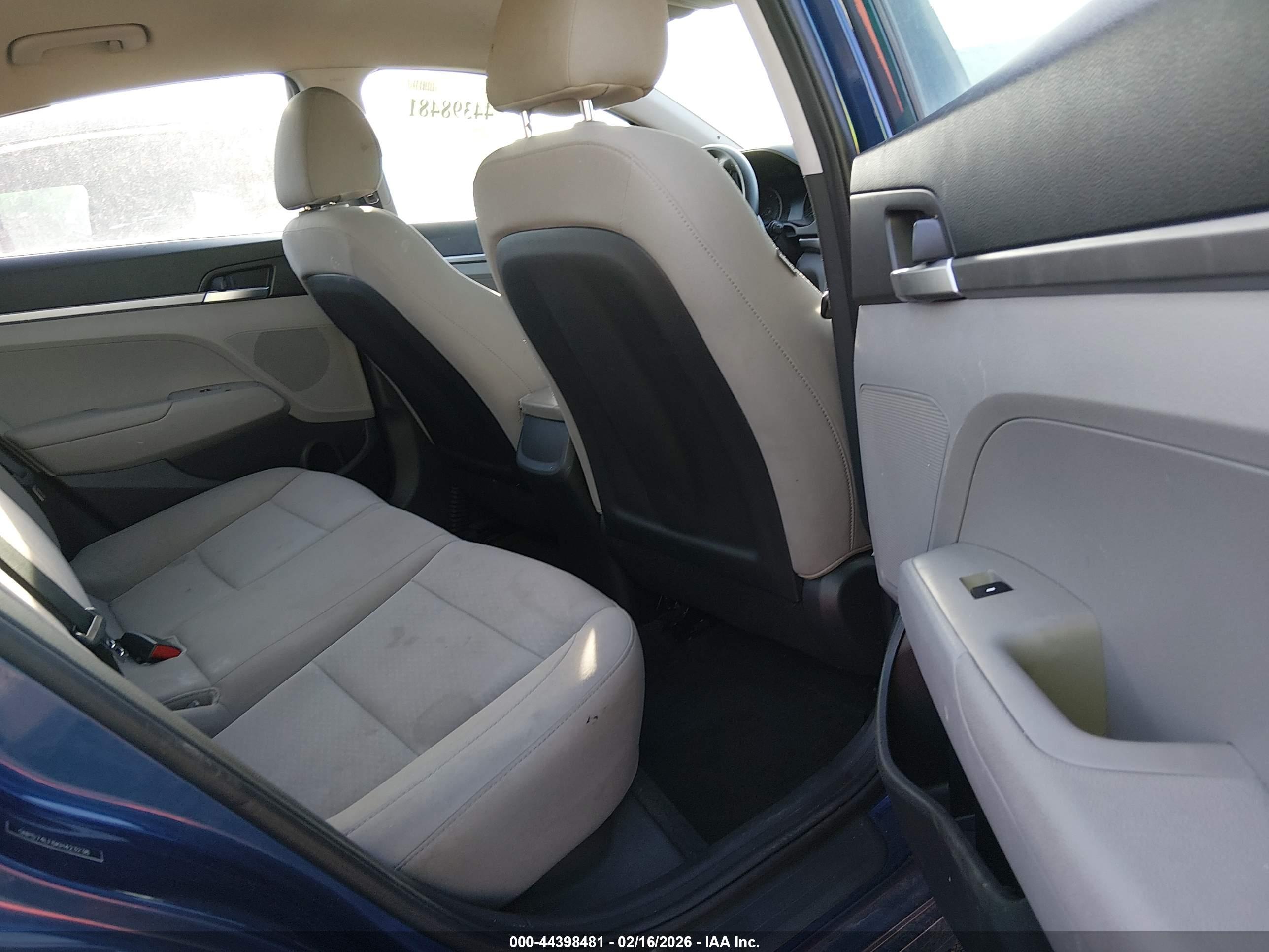 HYUNDAI ELANTRA image 8