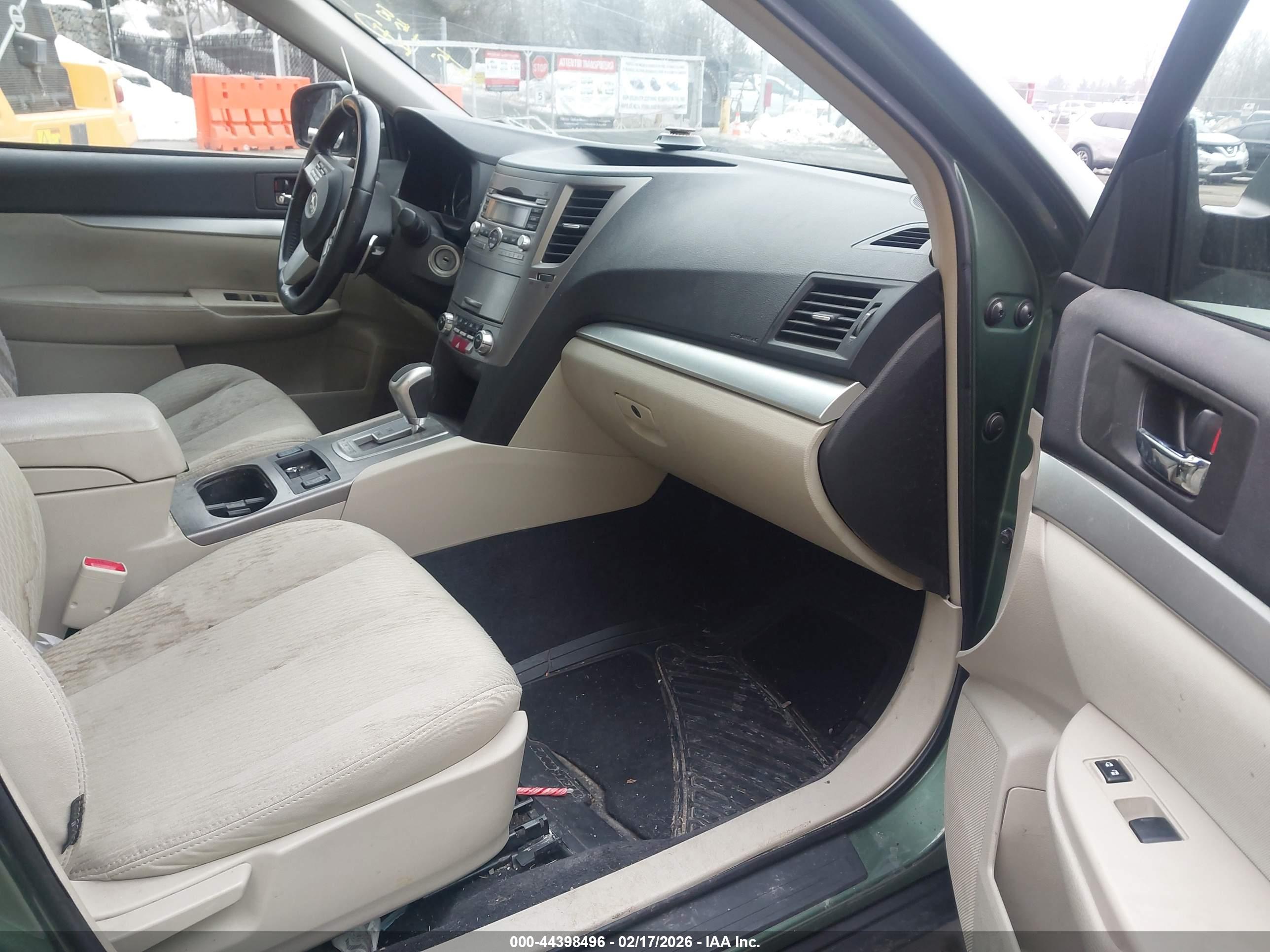 SUBARU OUTBACK image 5