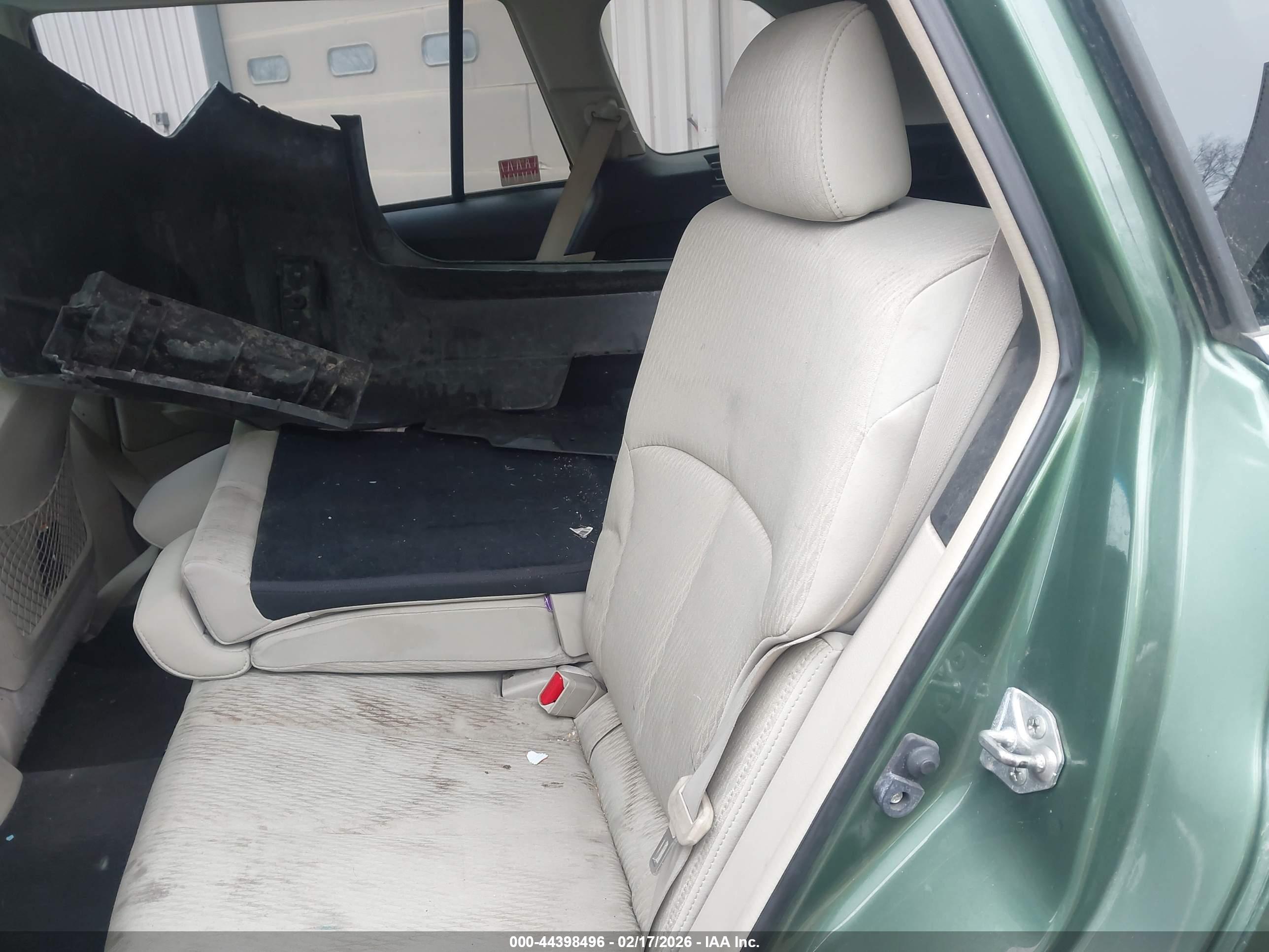 SUBARU OUTBACK image 8