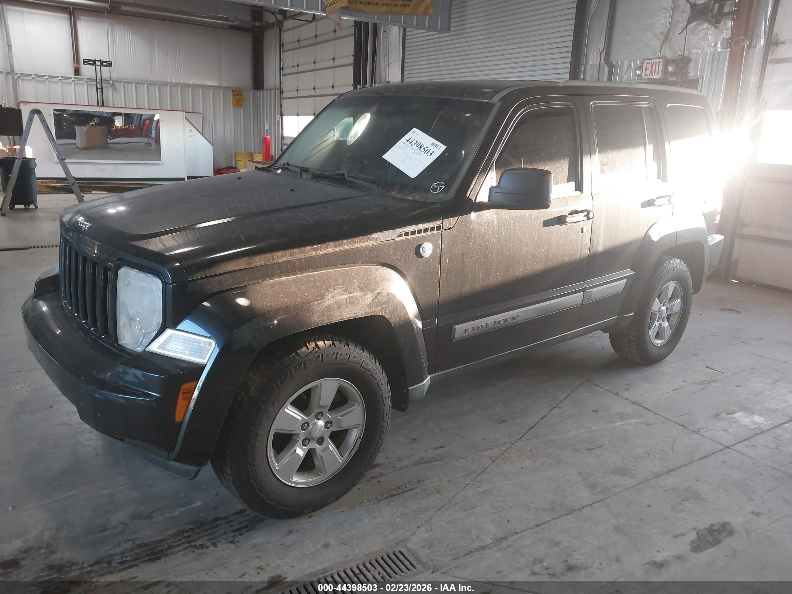 JEEP LIBERTY image 2