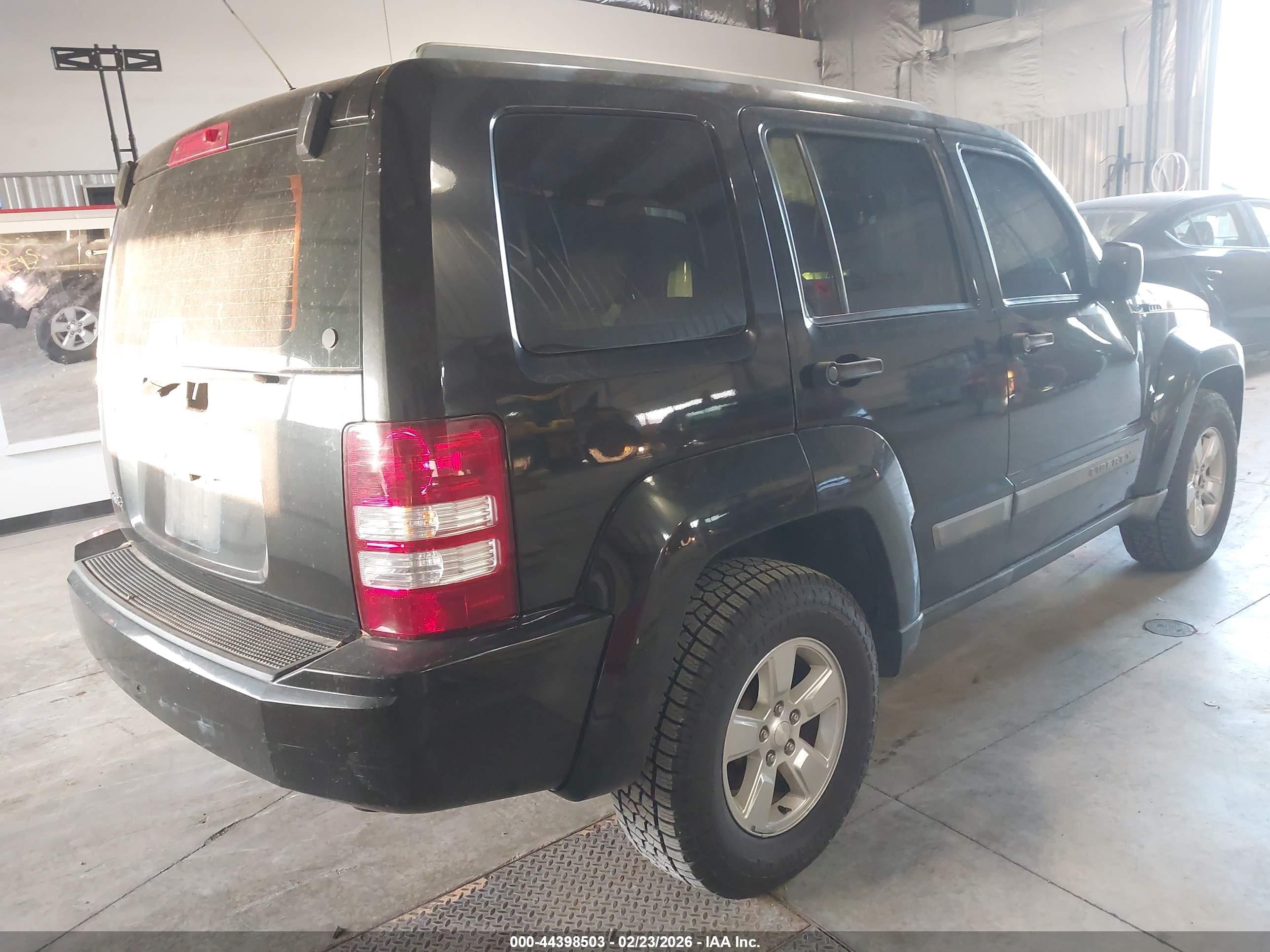 JEEP LIBERTY image 4