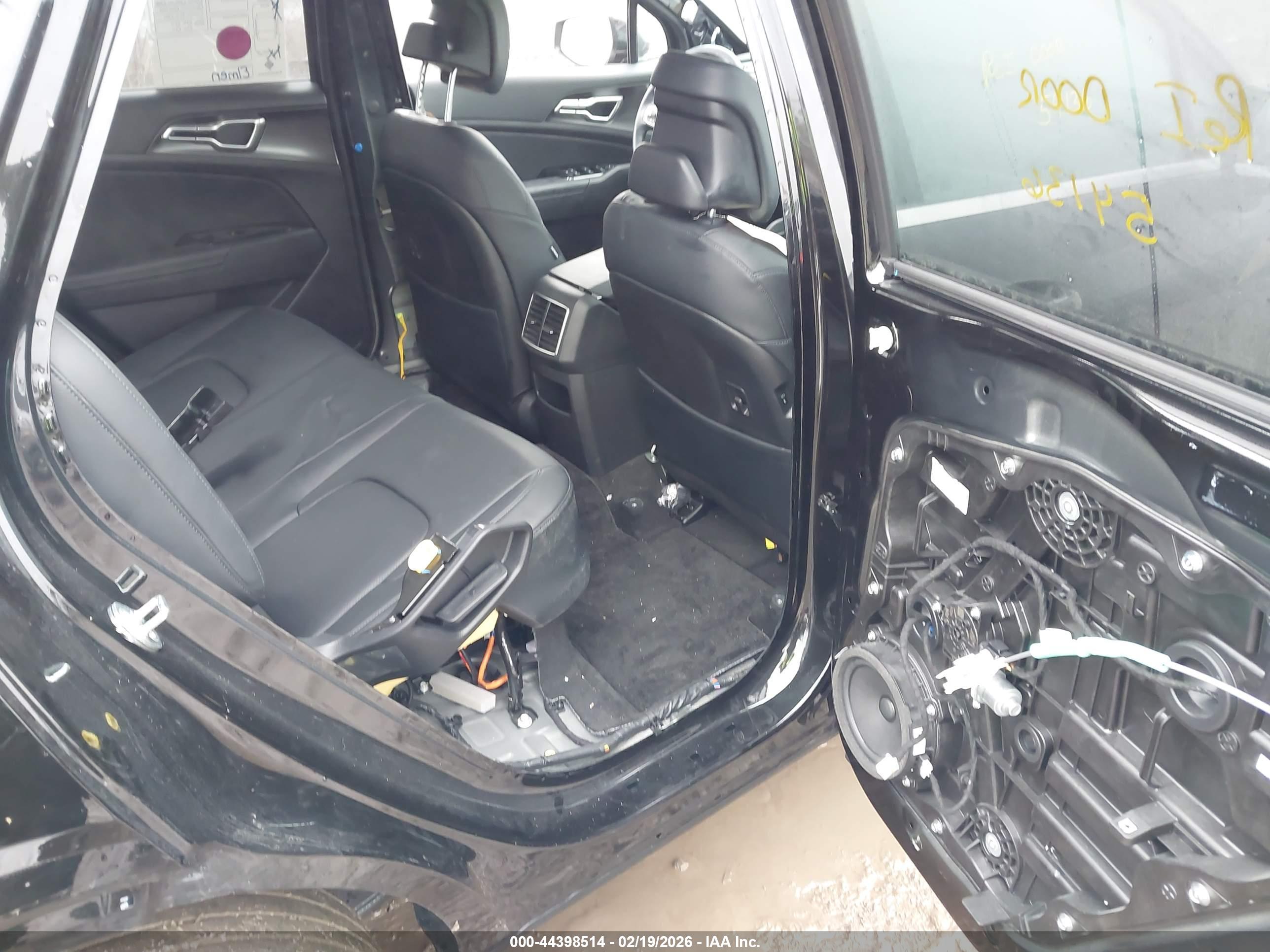 KIA SPORTAGE image 8