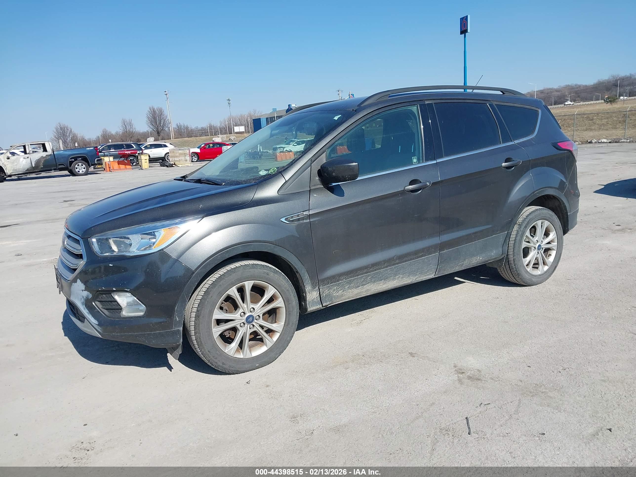 FORD ESCAPE image 2