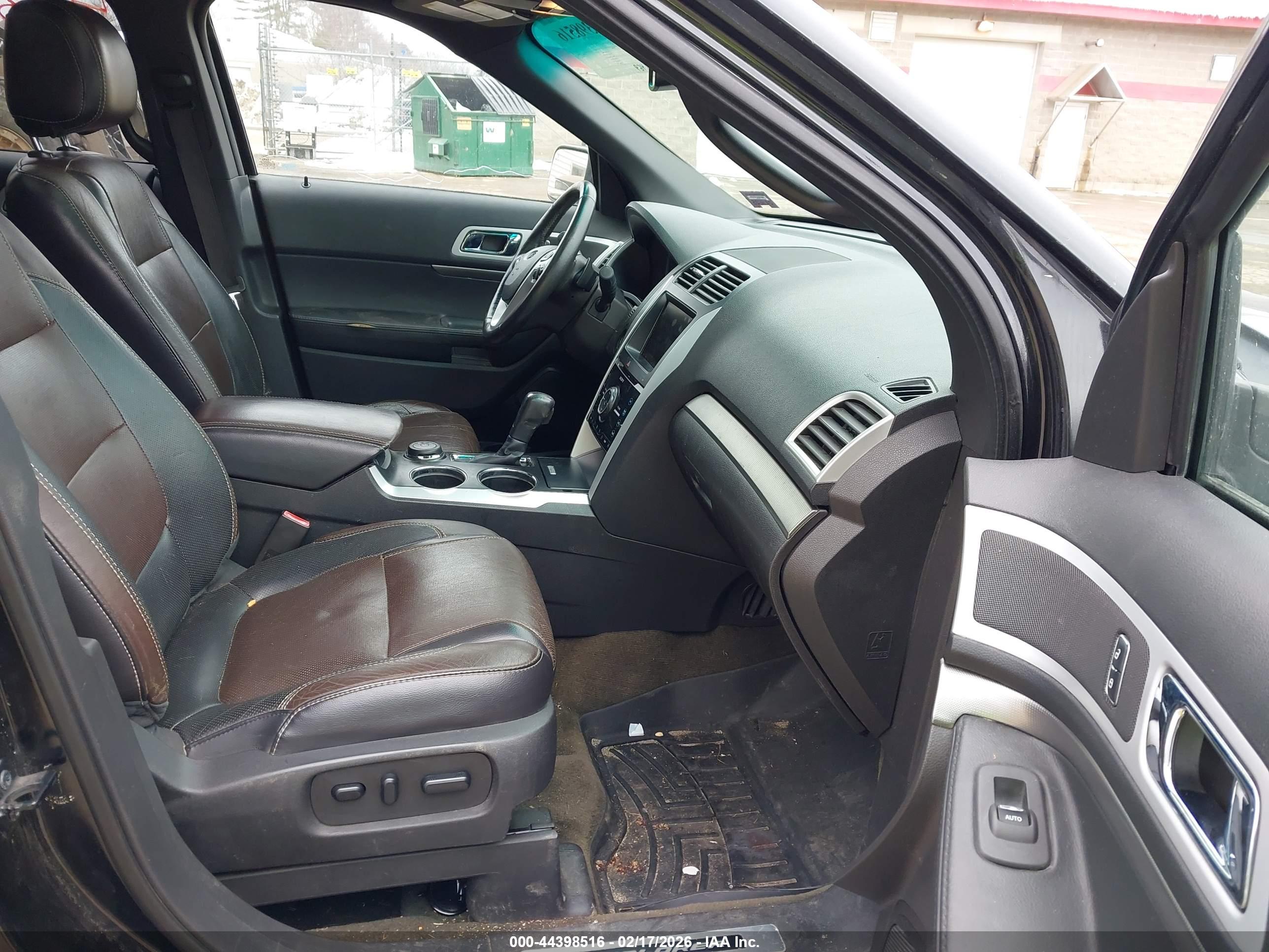 FORD EXPLORER image 5