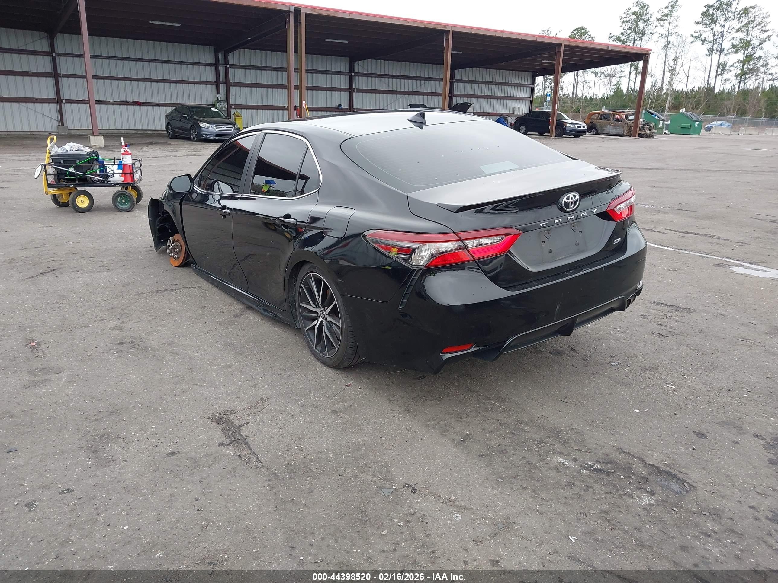 TOYOTA CAMRY image 3