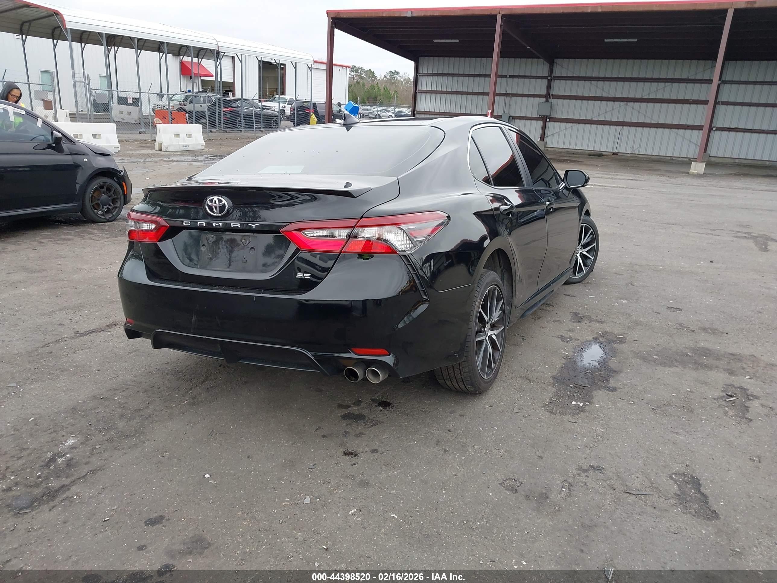 TOYOTA CAMRY image 4