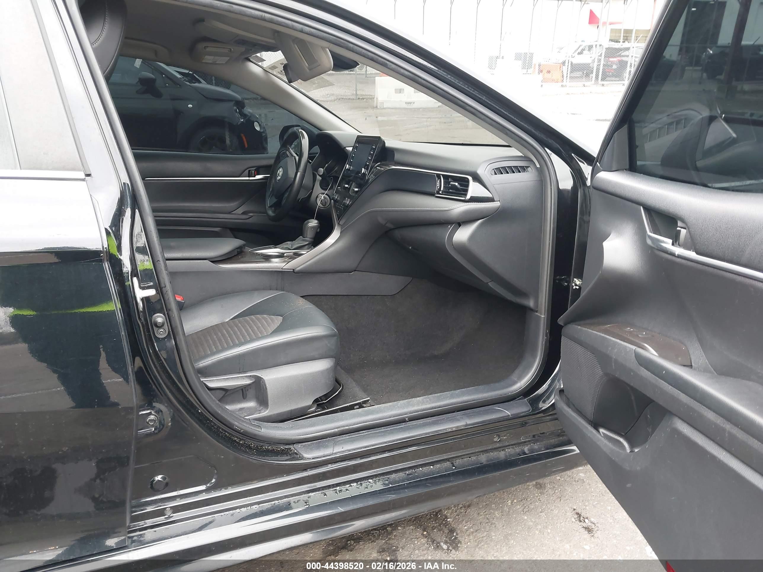TOYOTA CAMRY image 5