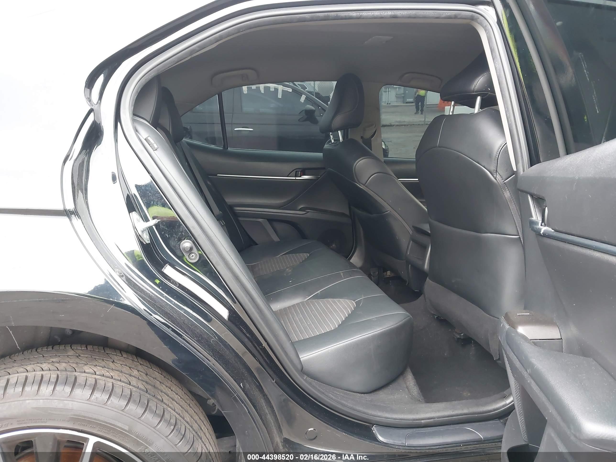 TOYOTA CAMRY image 8