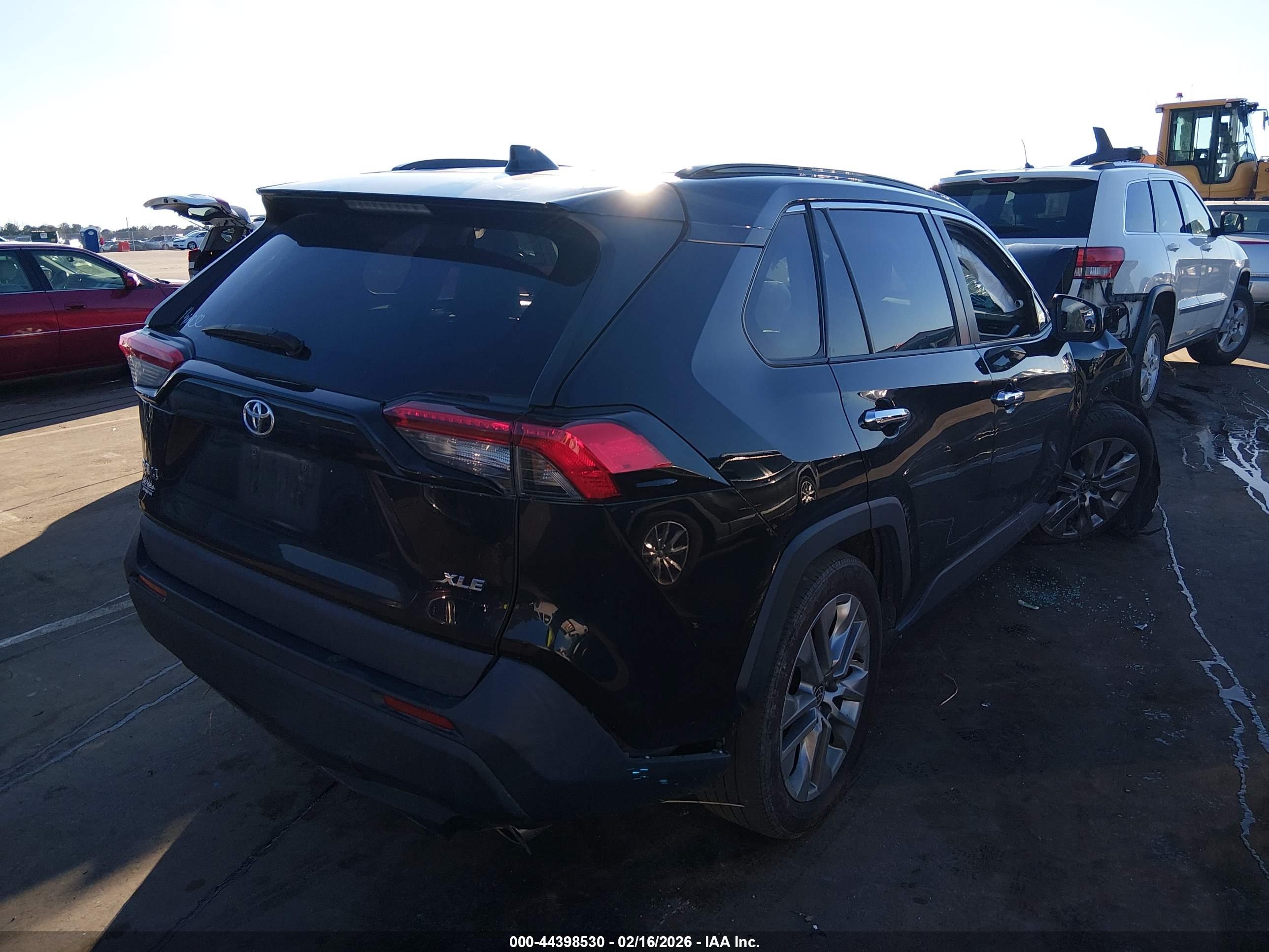 TOYOTA RAV4 image 4