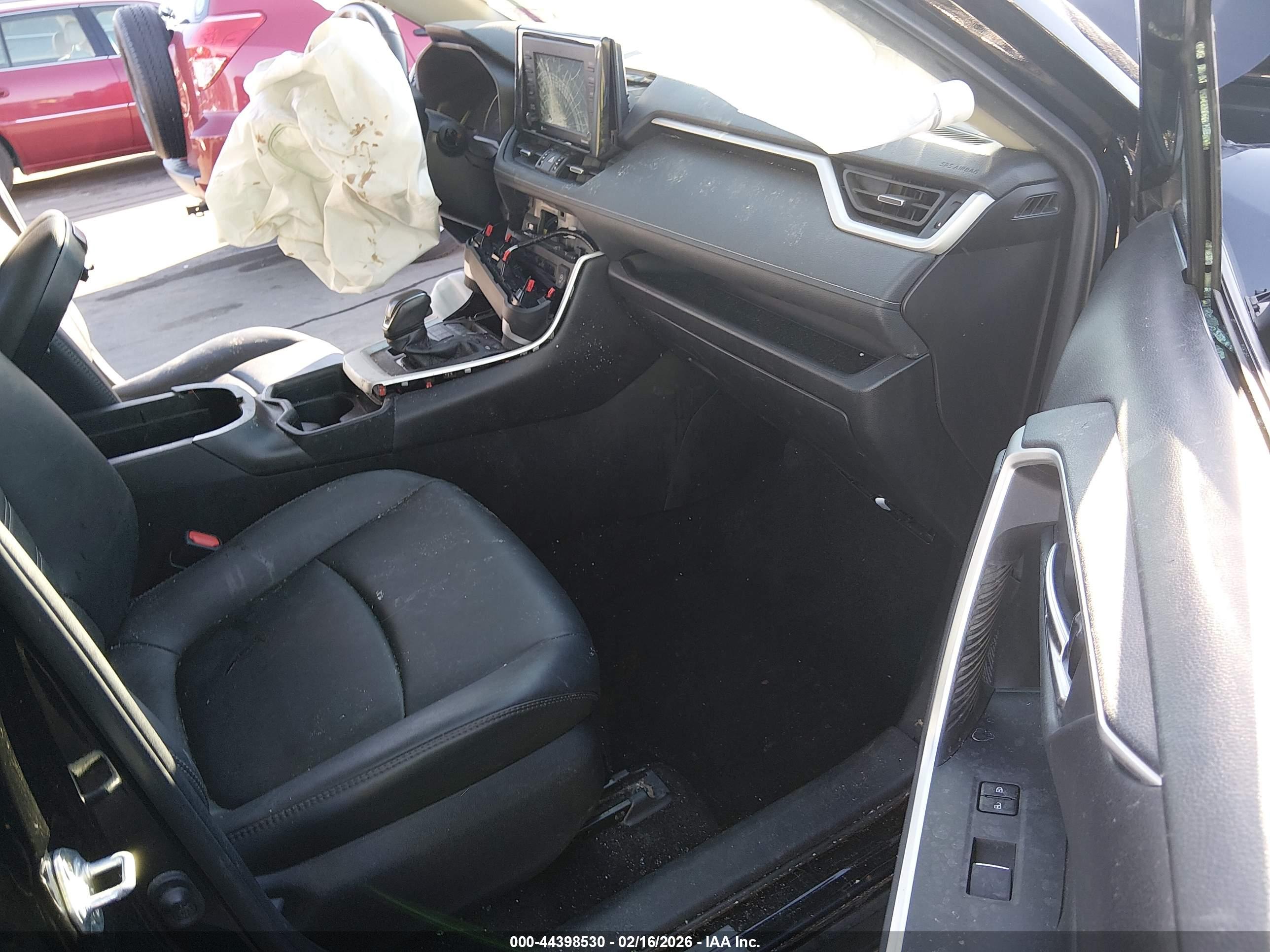 TOYOTA RAV4 image 5