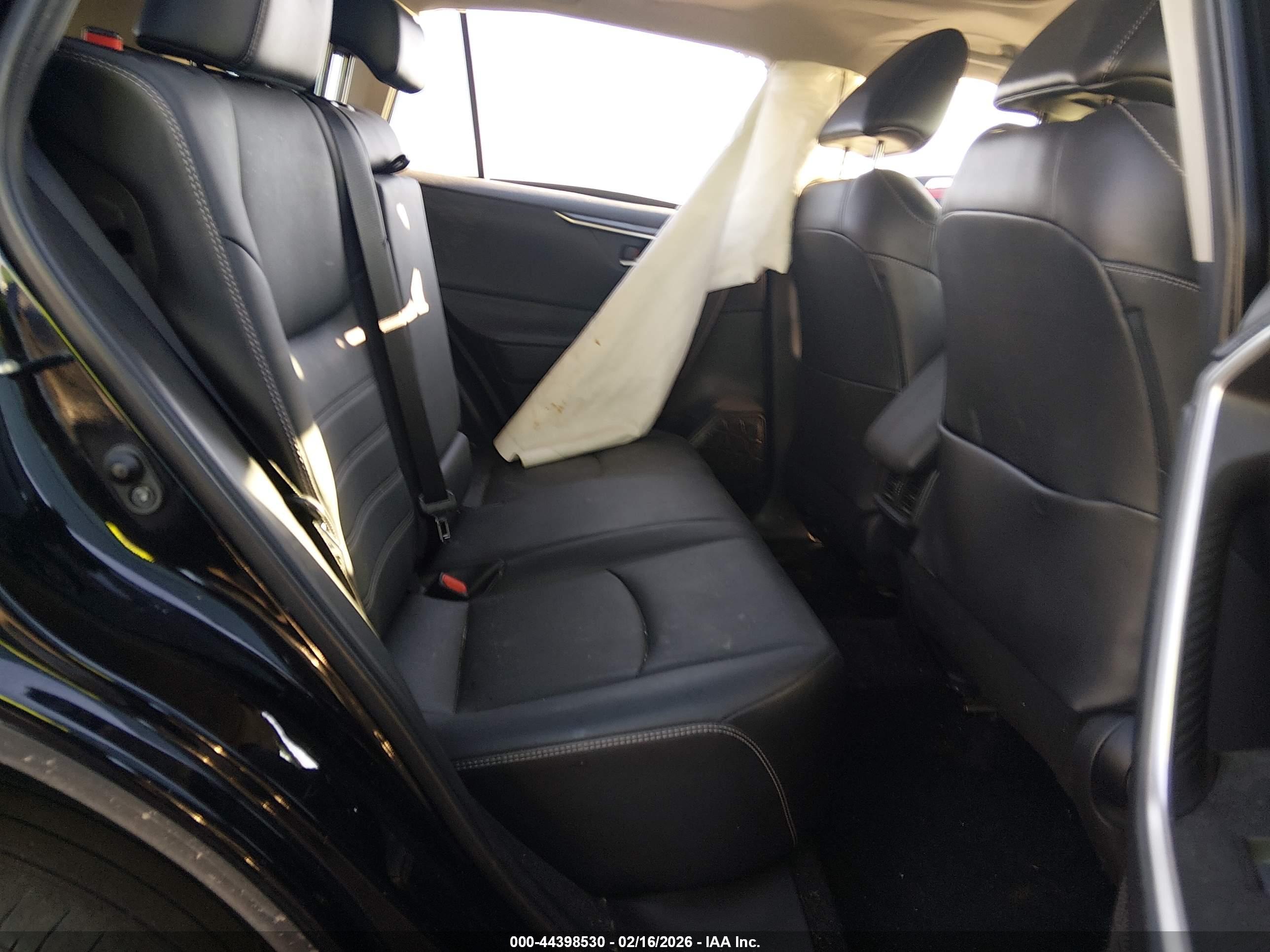 TOYOTA RAV4 image 8