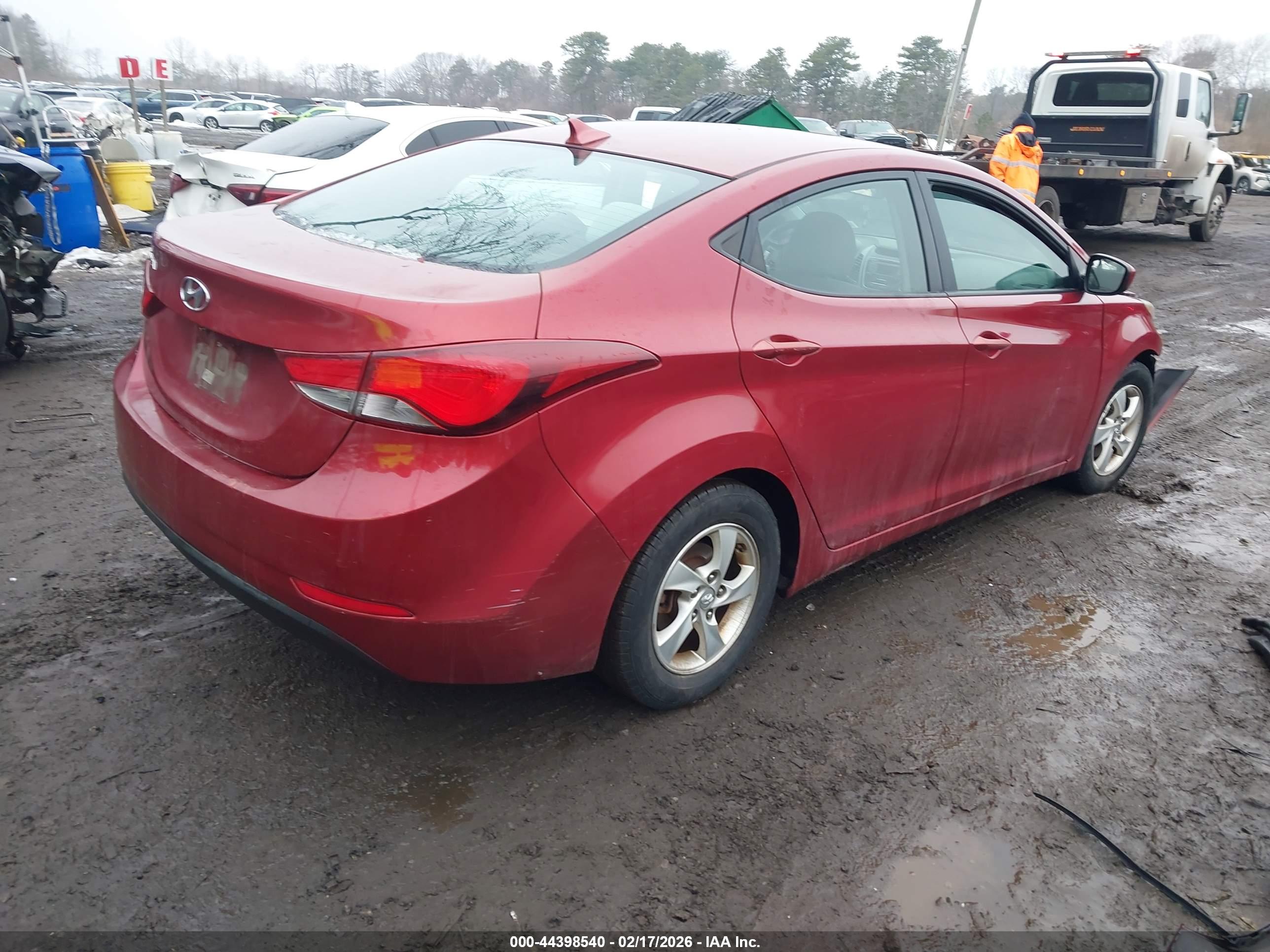 HYUNDAI ELANTRA image 4