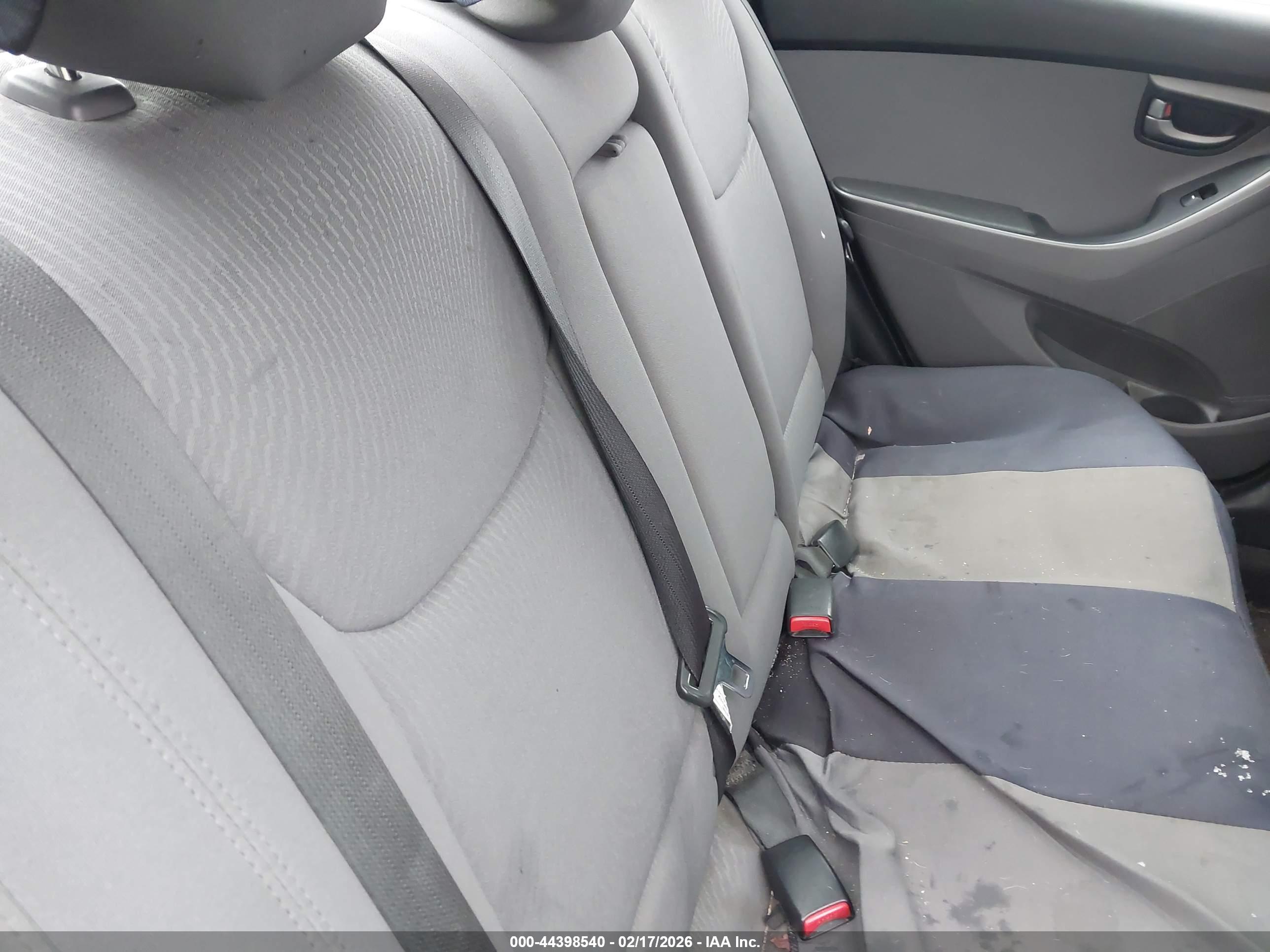 HYUNDAI ELANTRA image 8
