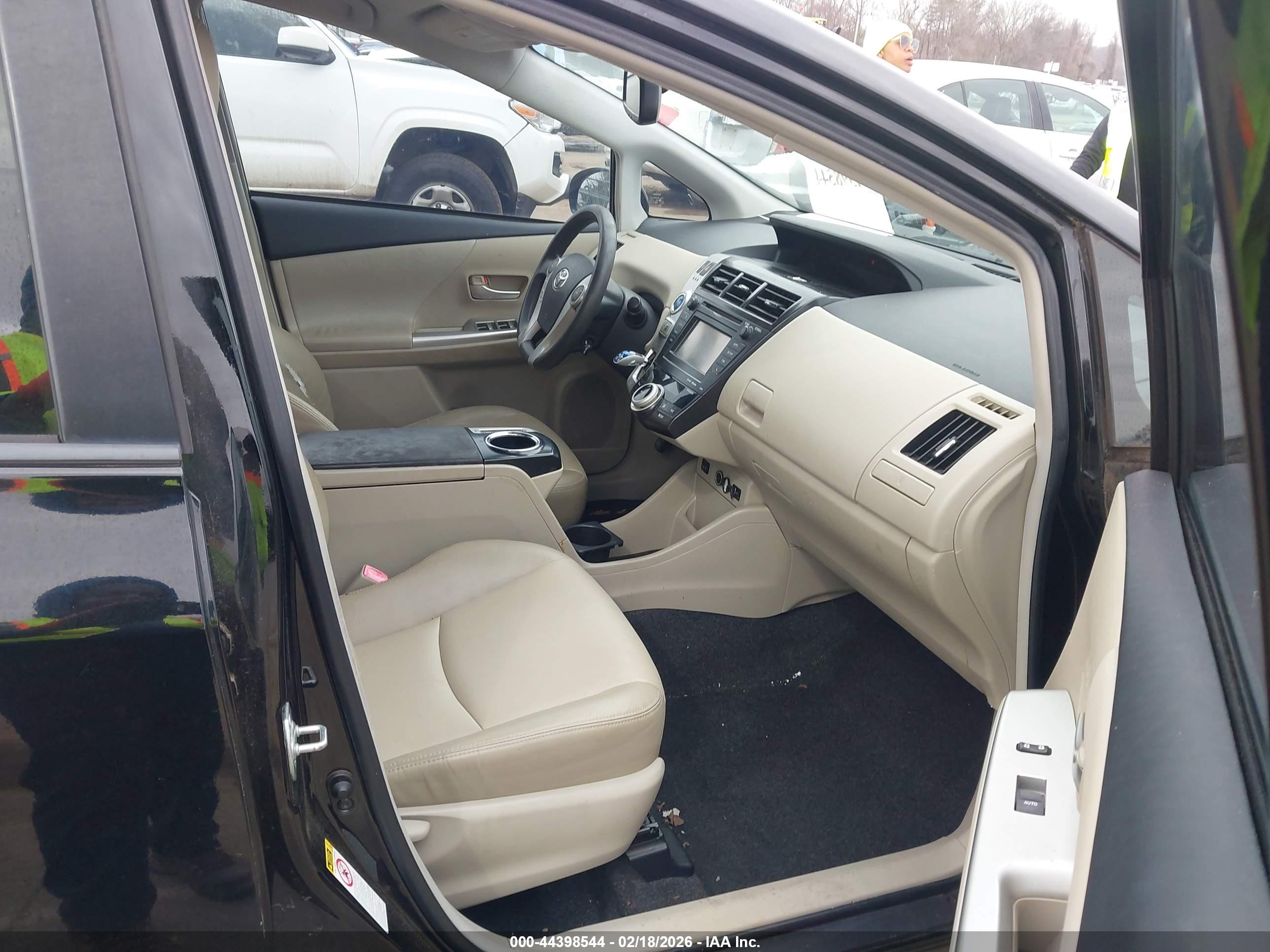 TOYOTA PRIUS image 5