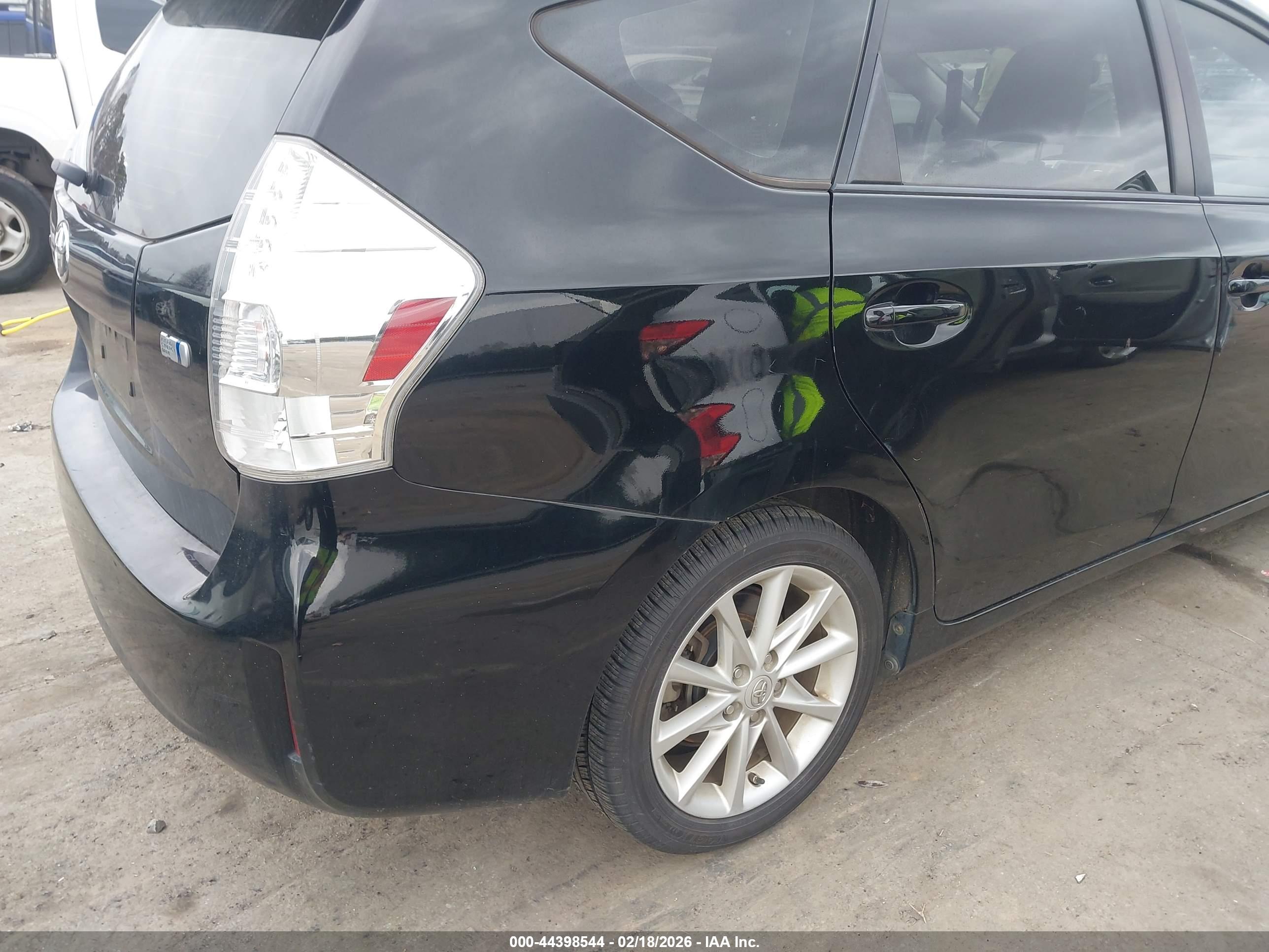 TOYOTA PRIUS image 6