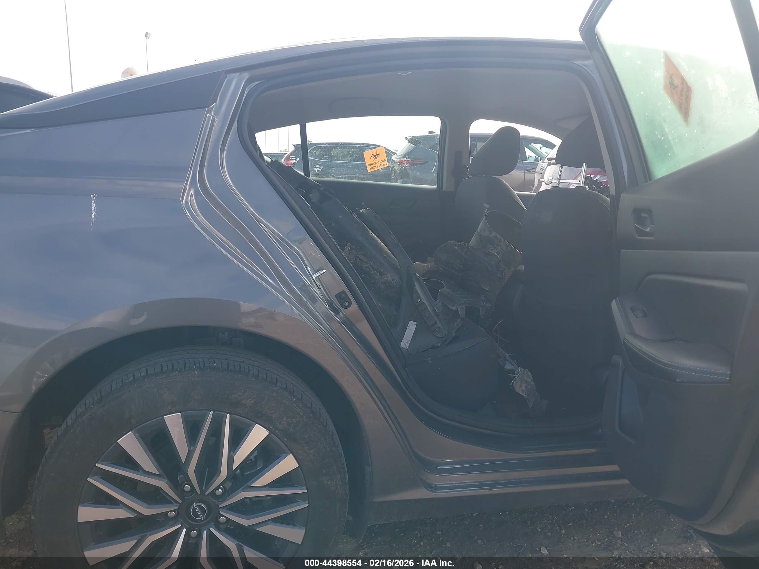 NISSAN ALTIMA image 8