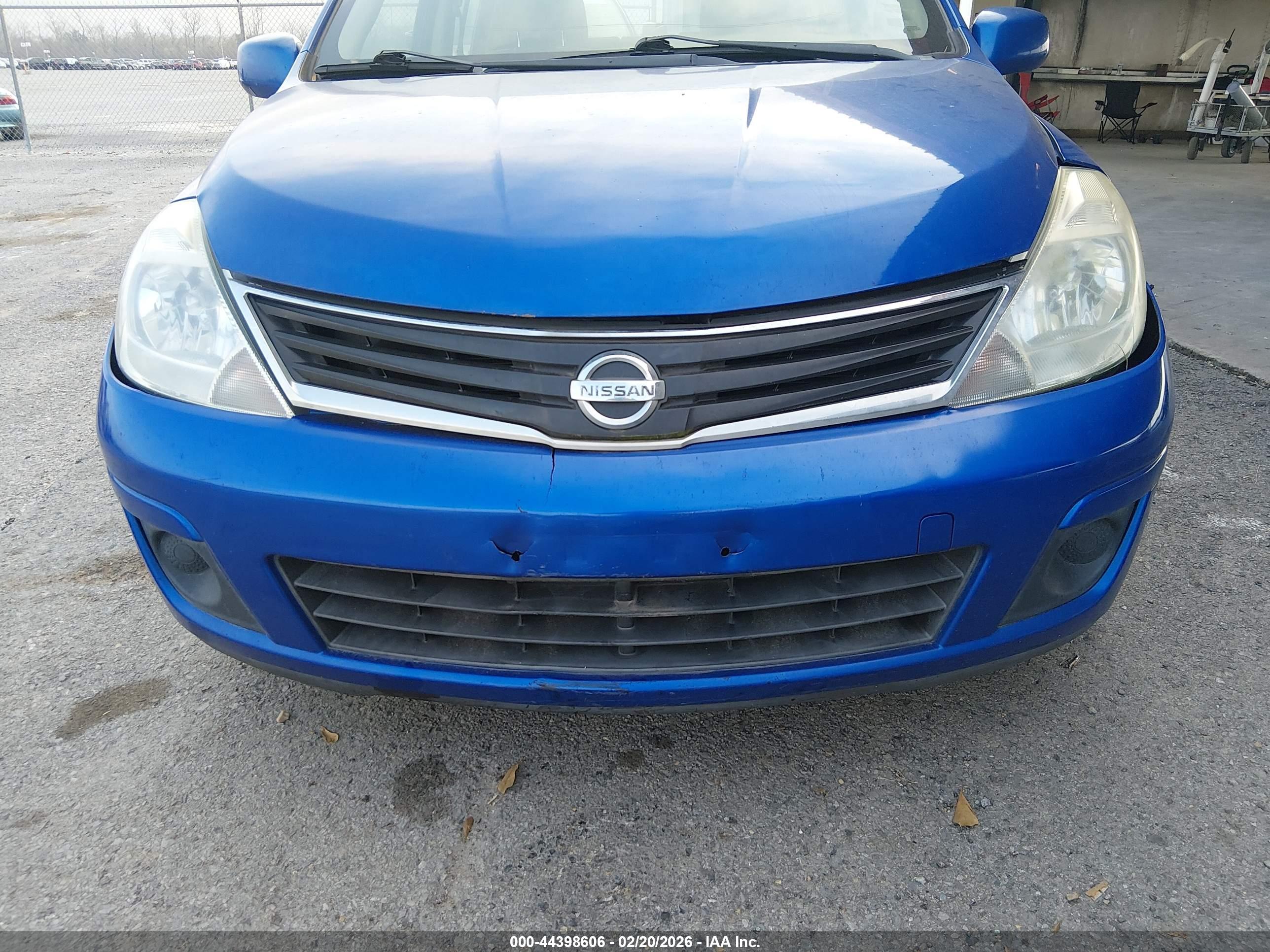 NISSAN VERSA image 6