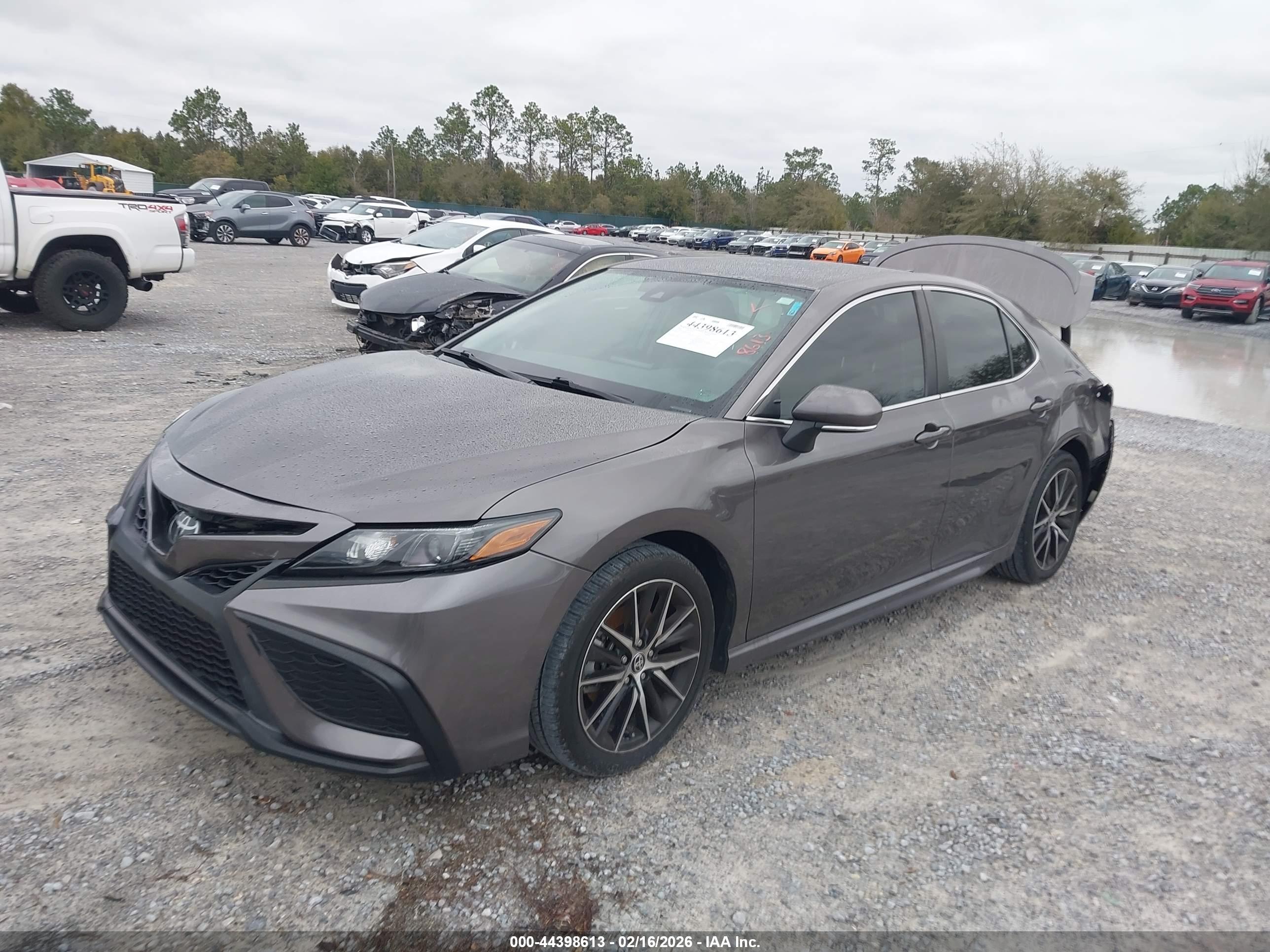 TOYOTA CAMRY image 2