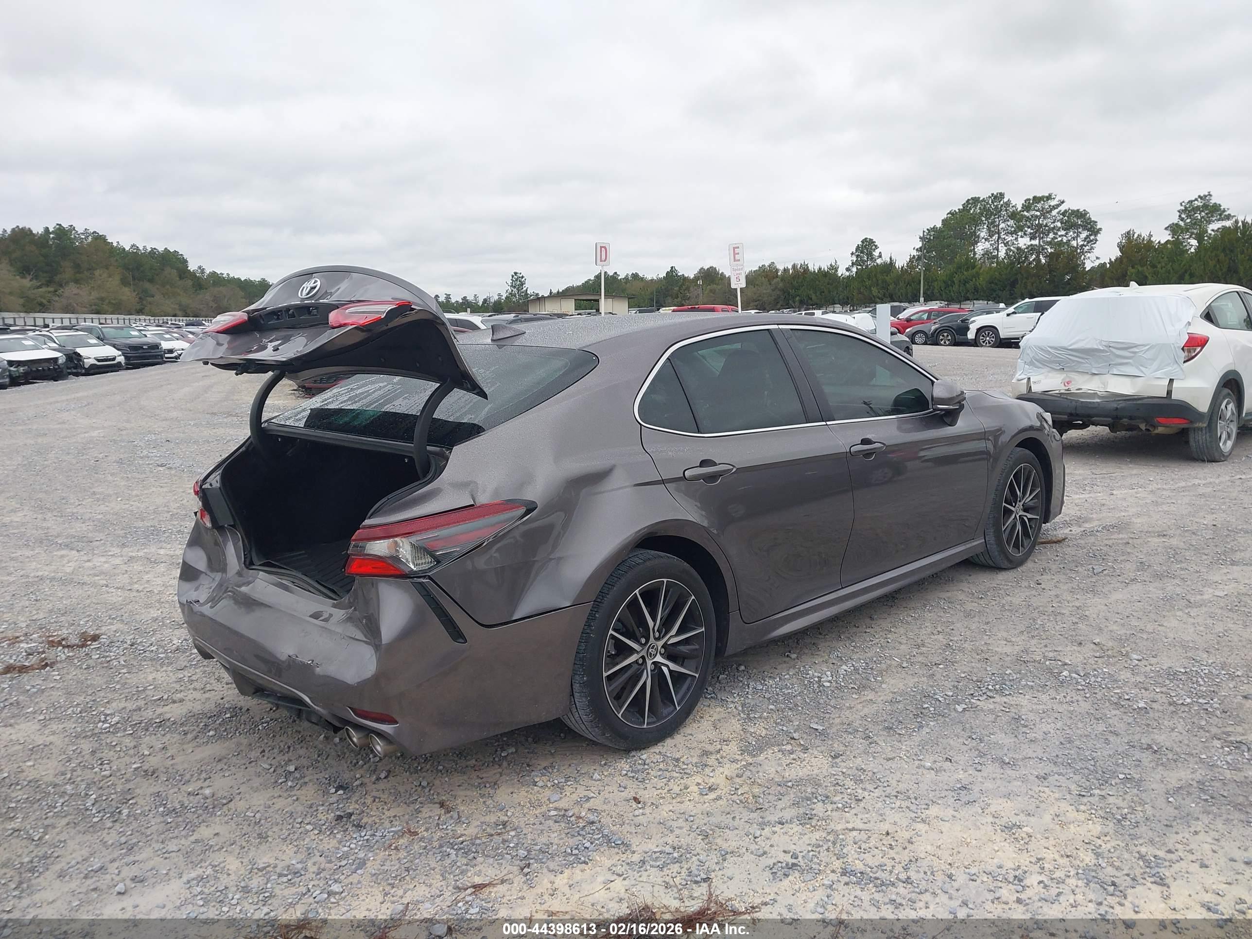 TOYOTA CAMRY image 4